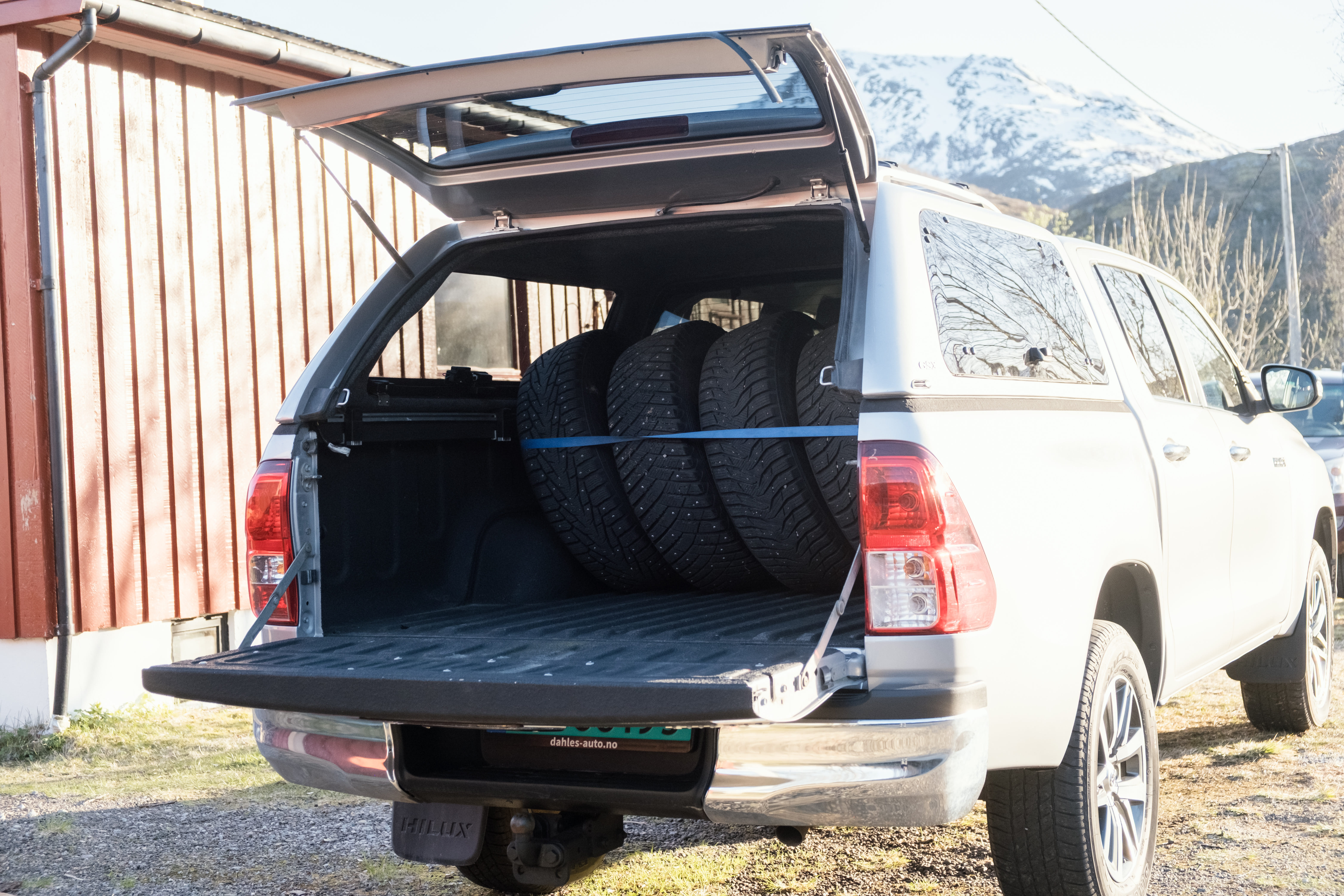 Toyota Hilux Dobbelt Førerhus with Car radio