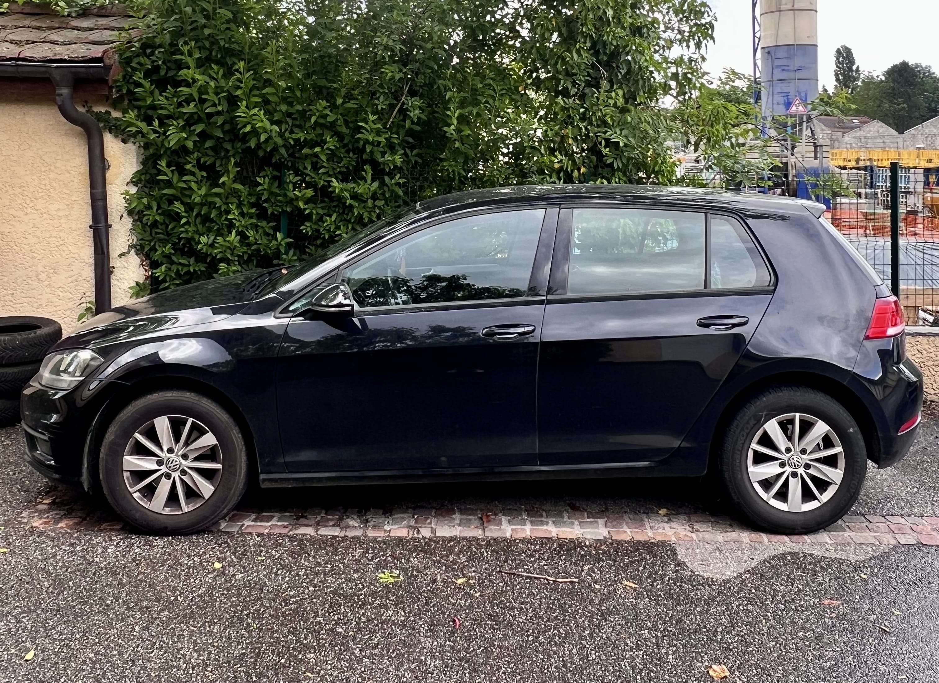 Volkswagen Golf with Air conditioning