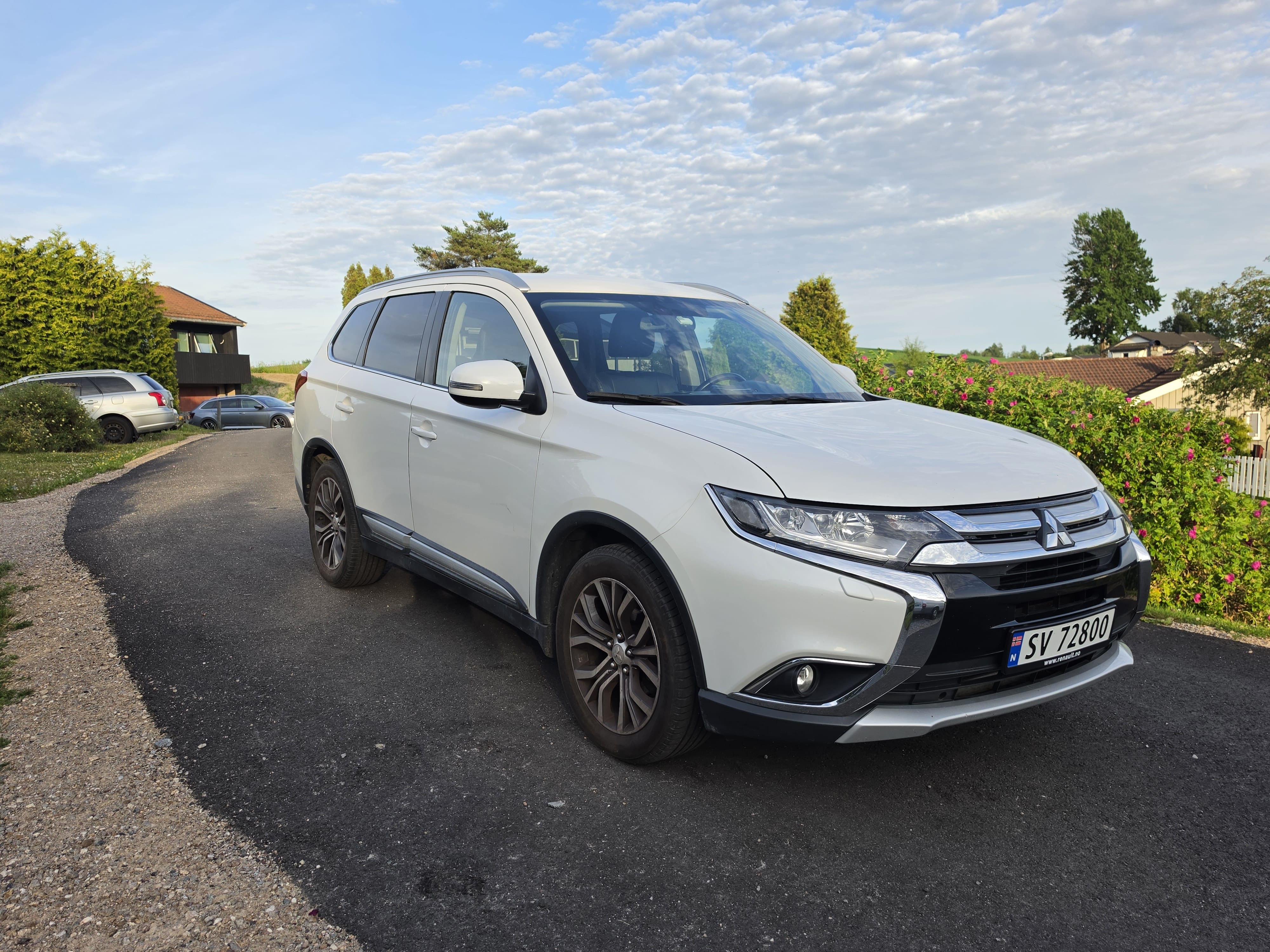 Mitsubishi Outlander with Cruise control
