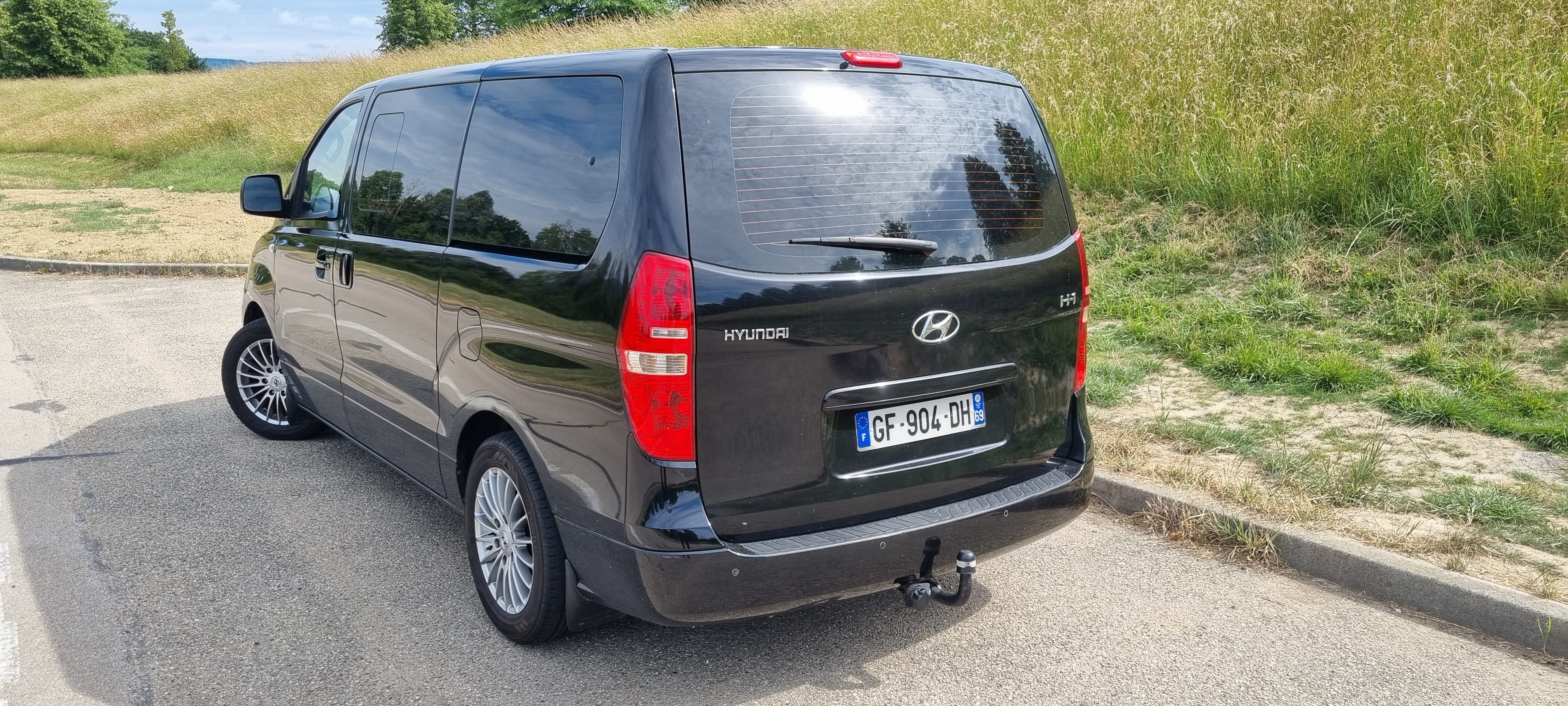 Hyundai H-1 Van GARE SNCF 8 places avec Attelage