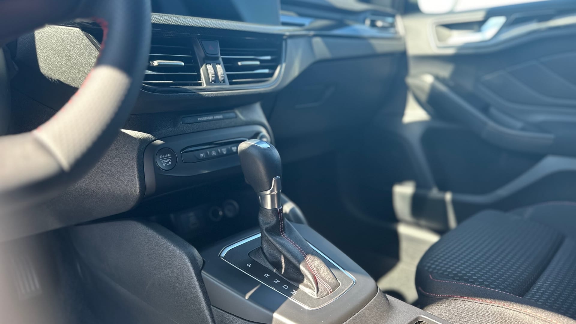 Ford Focus ST Line AUTO | Hybride 5.4L | GARE ST-JEAN (750m) avec Entrée audio / iPod