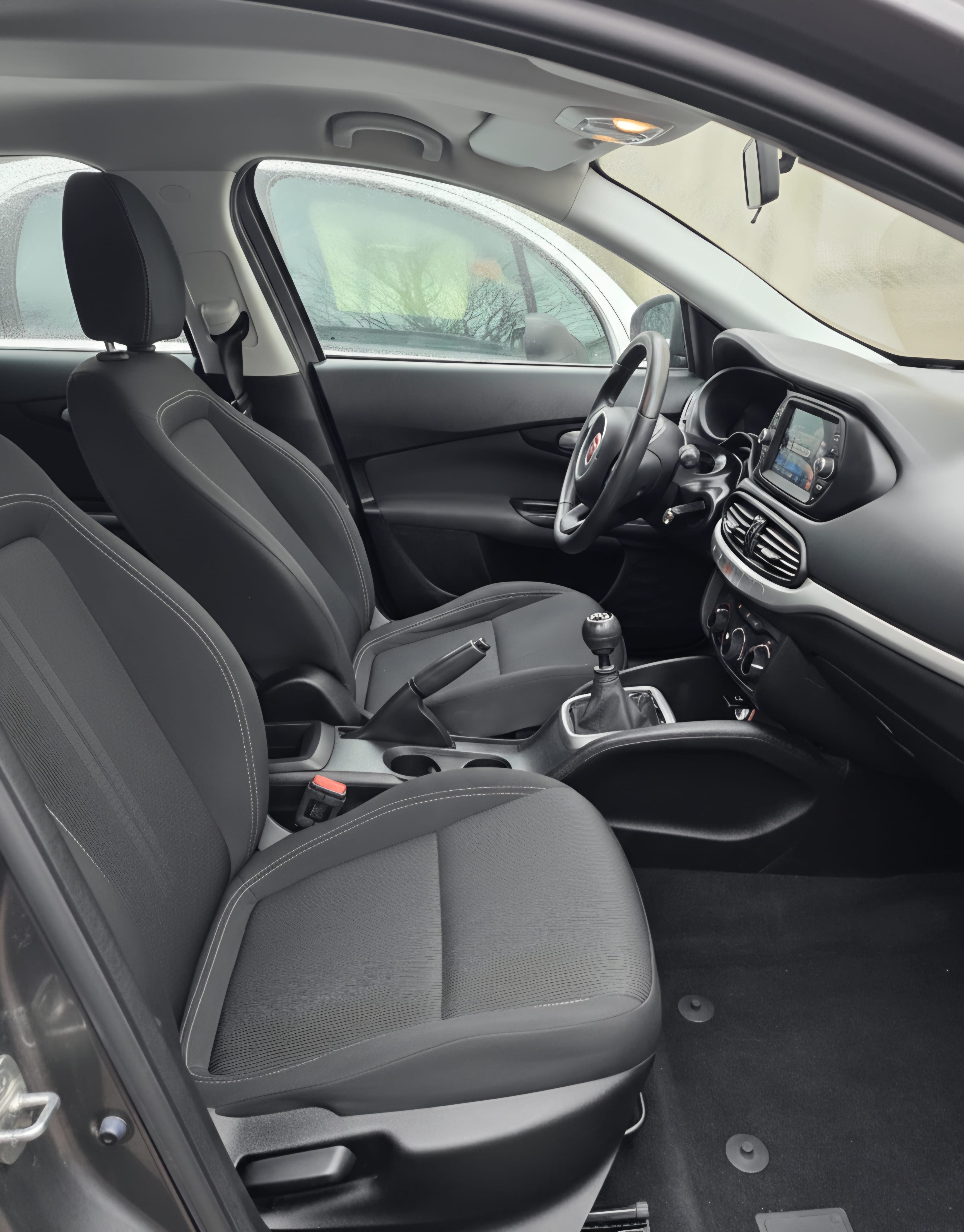 Fiat Tipo - carplay sans fil dispo 24h24 7j7 avec Audio Bluetooth