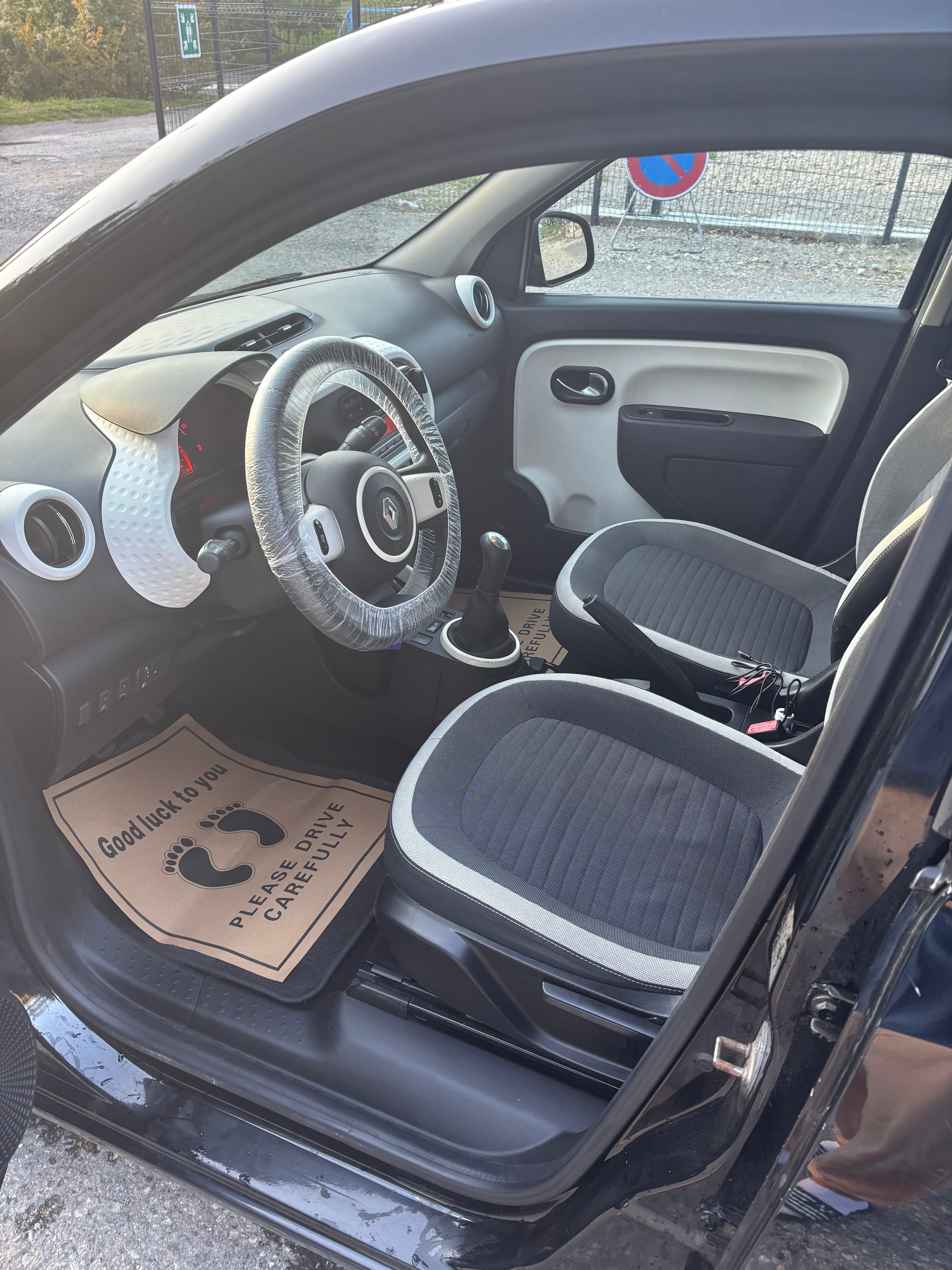Renault Twingo avec Autoradio