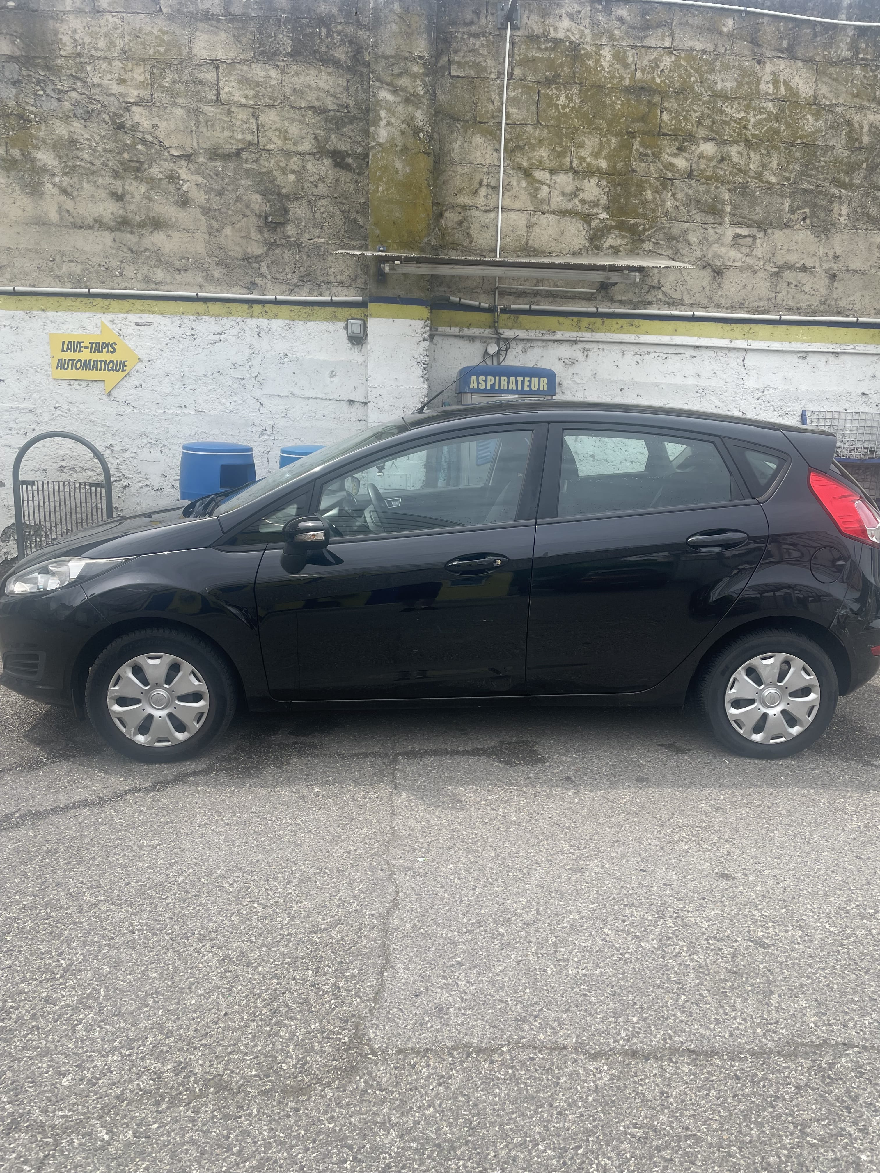 Ford Fiesta avec Climatisation