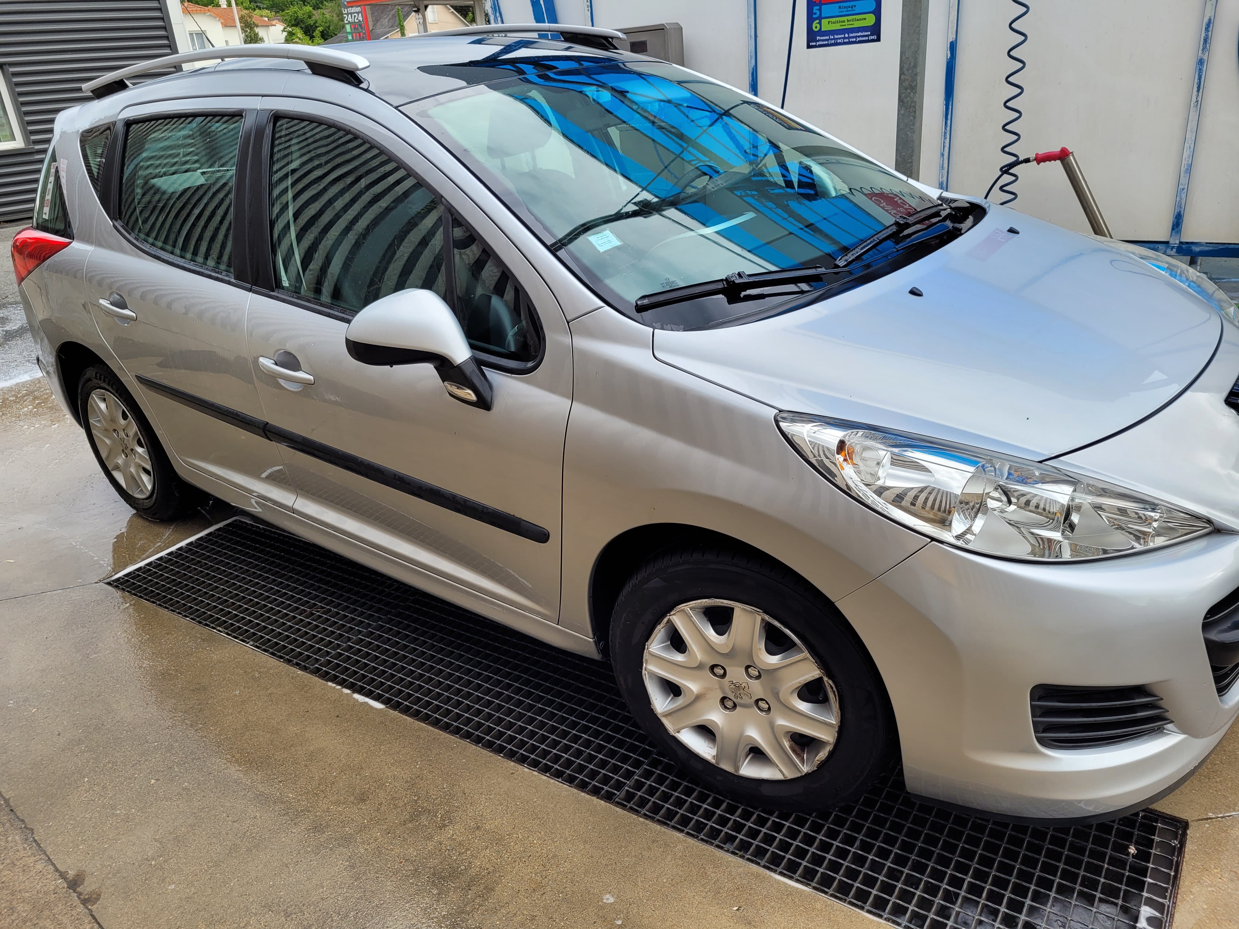 Peugeot 207 SW avec Climatisation