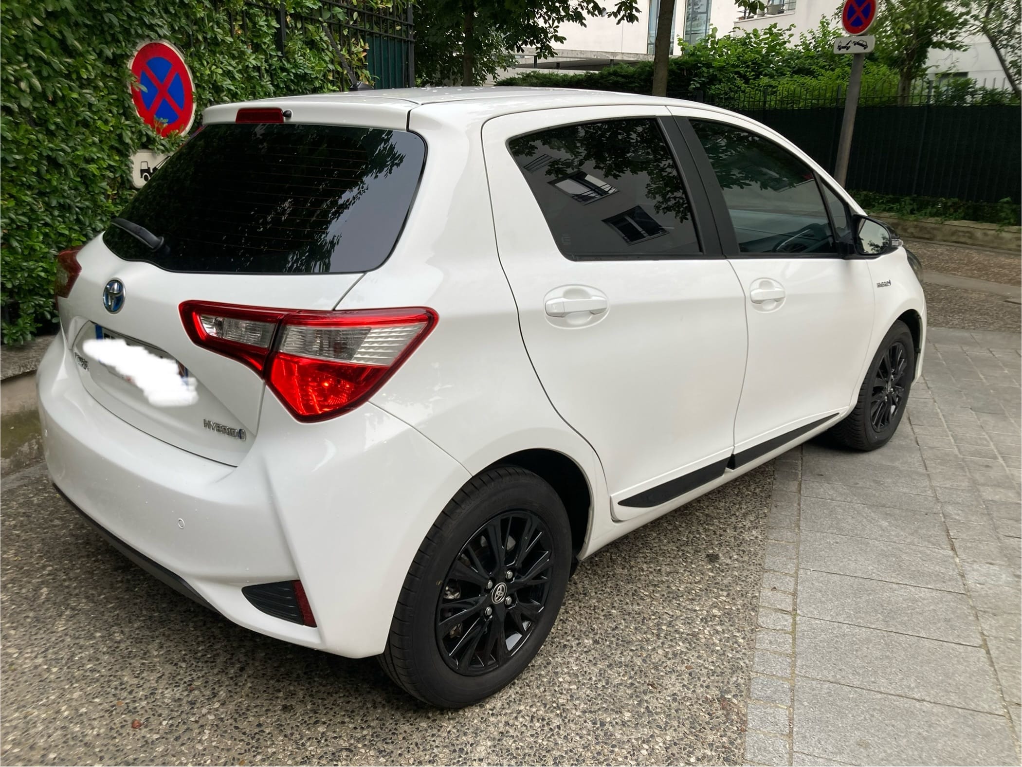 Toyota Yaris Hybride Boîte automatique  Black pack avec GPS
