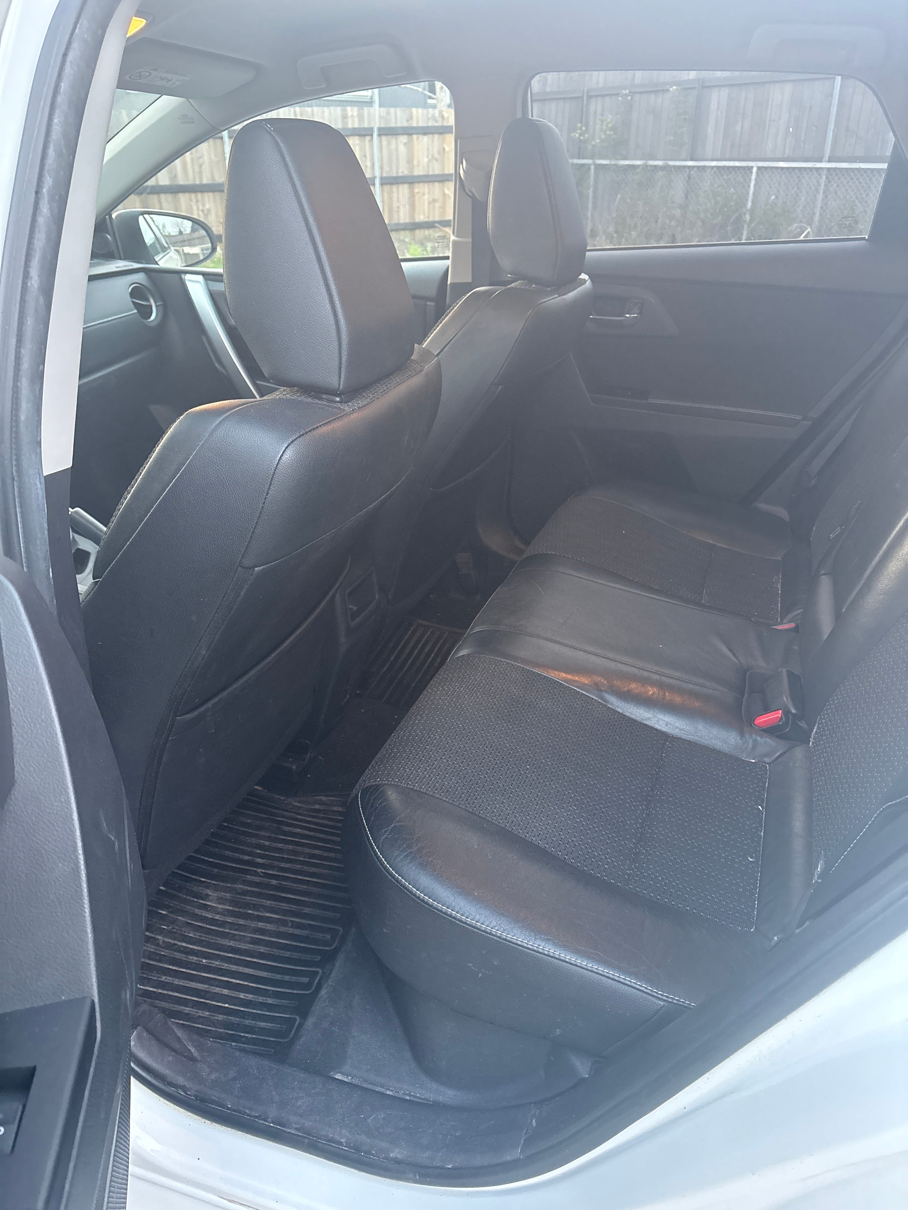 Toyota Auris Hybrid med Babysete