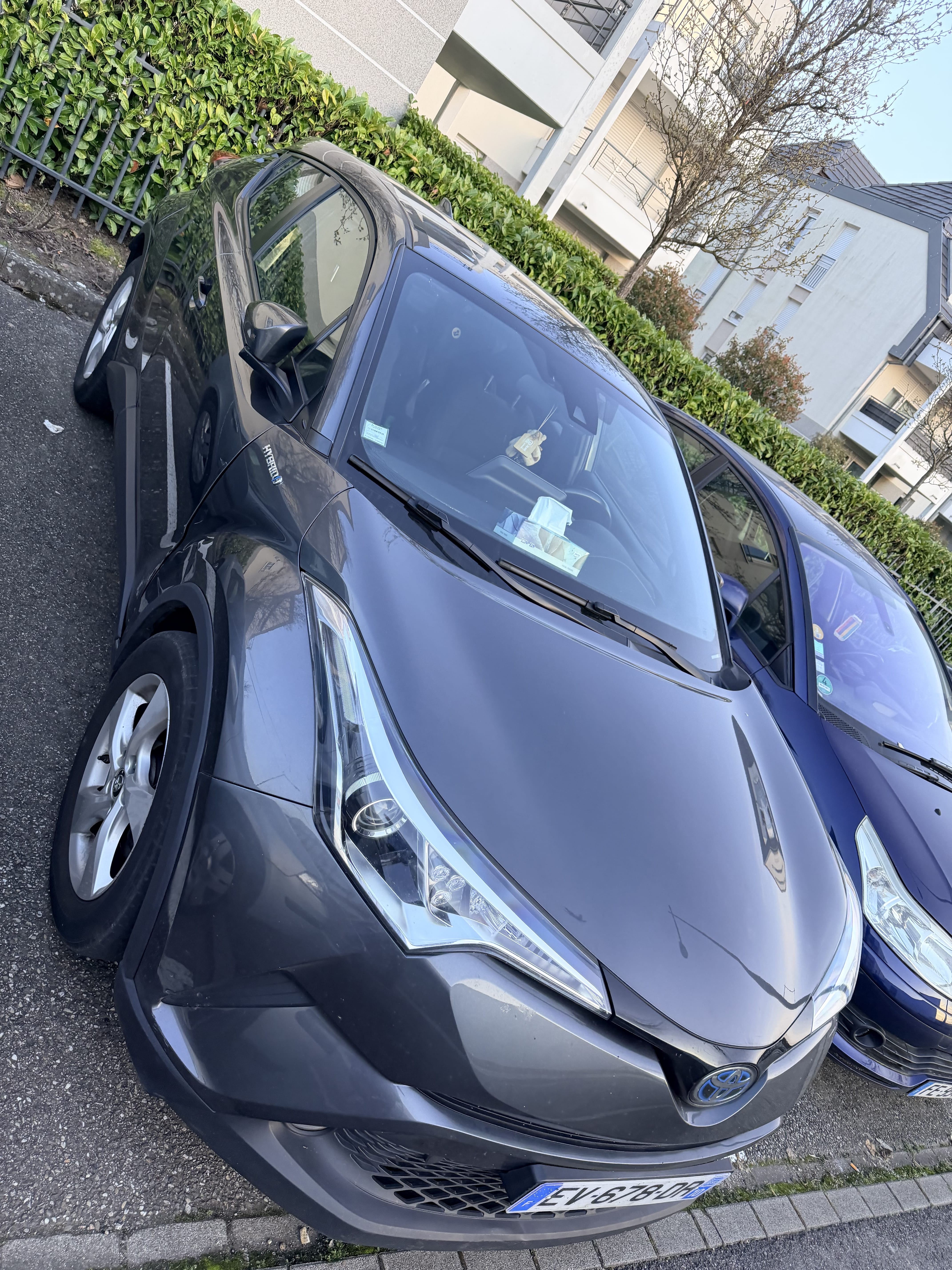 Toyota C-HR Hybrid, 2018, Essence 95 / Électrique (hybride), automatique