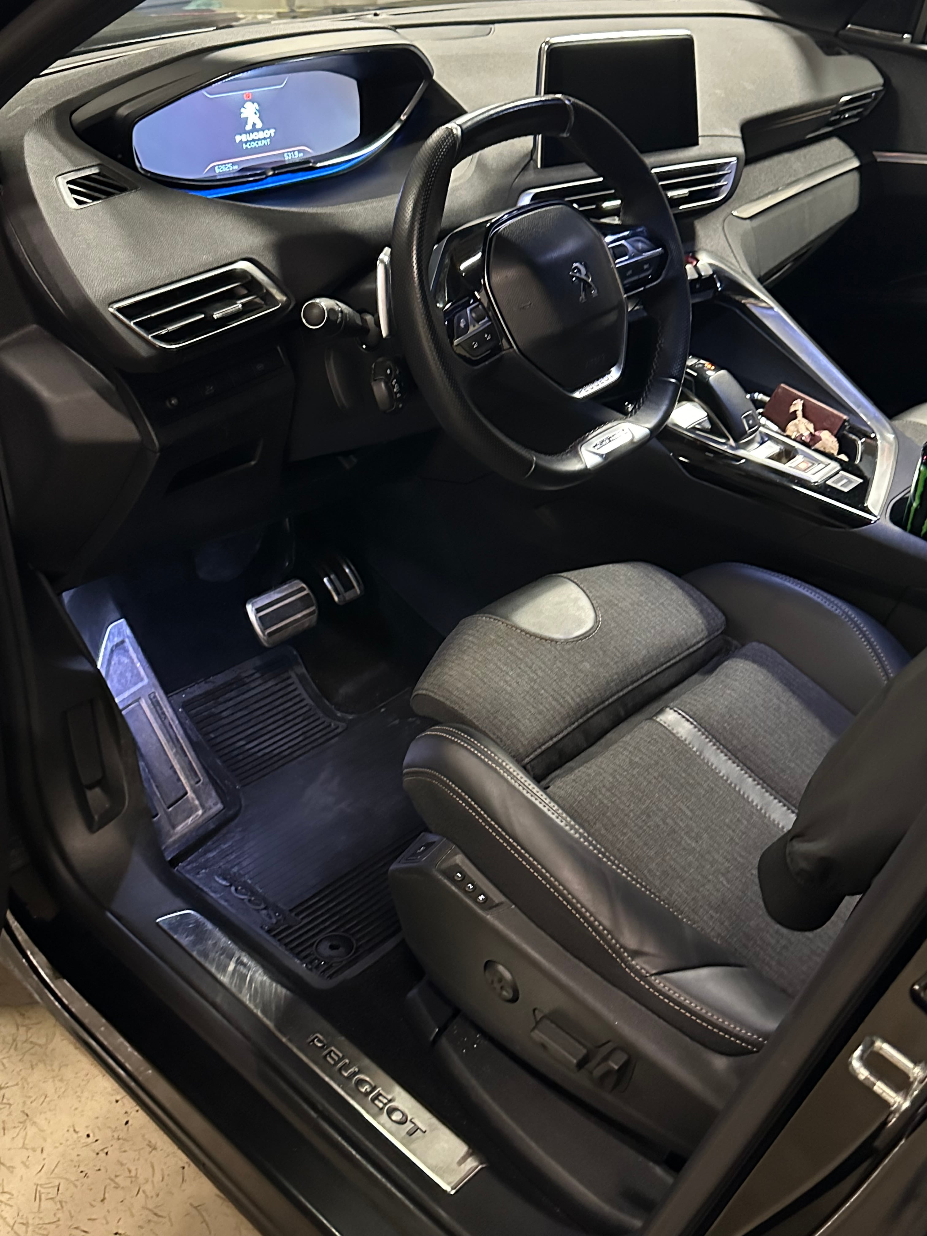 Peugeot 5008 med GPS