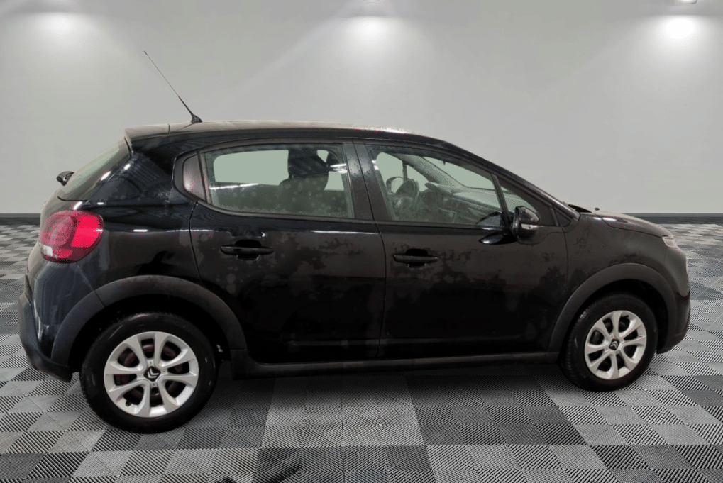 Citroen C3 essence noire avec Pneus neige