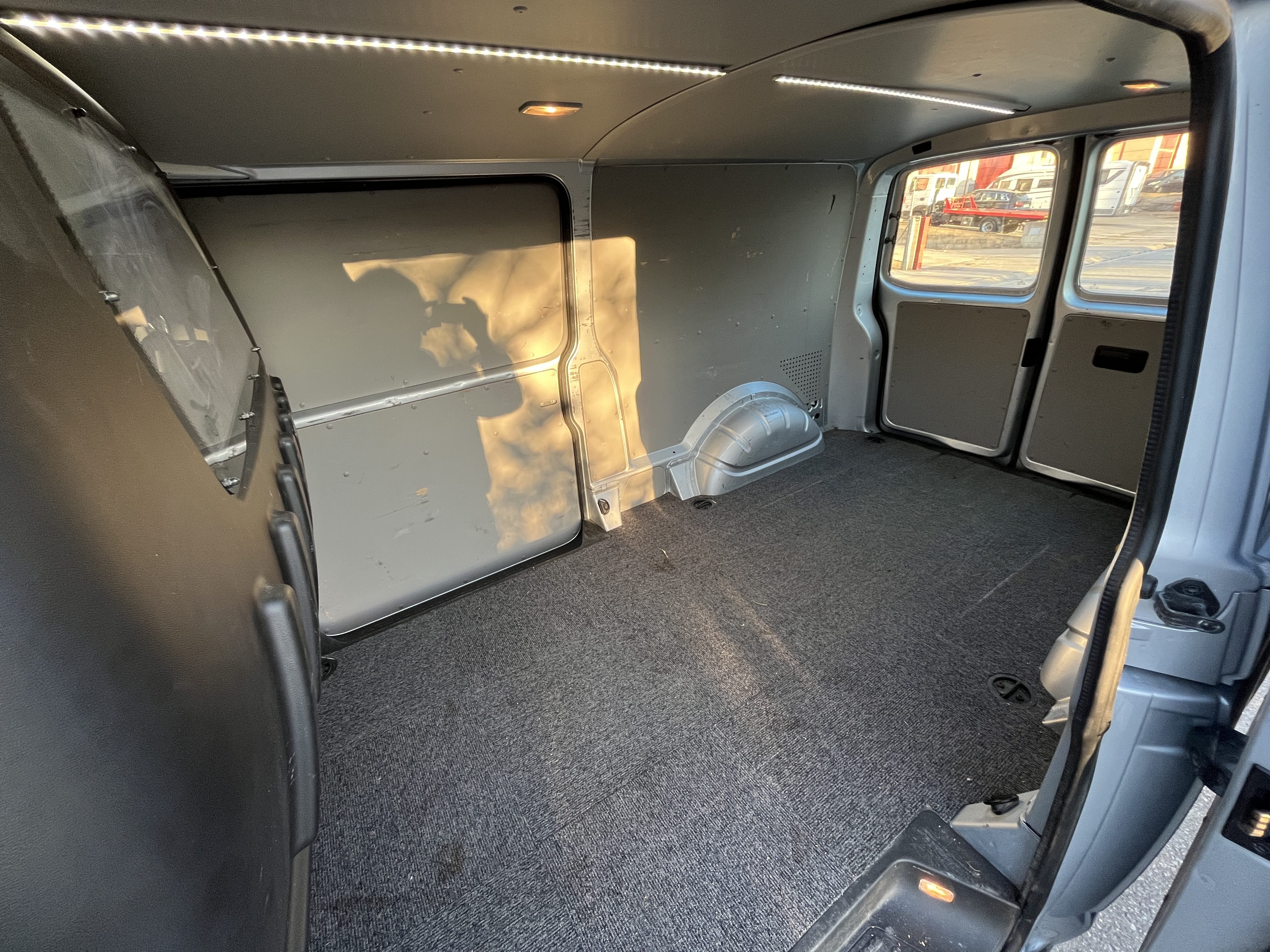 Volkswagen Transporter 2.0 TDI with Hitch