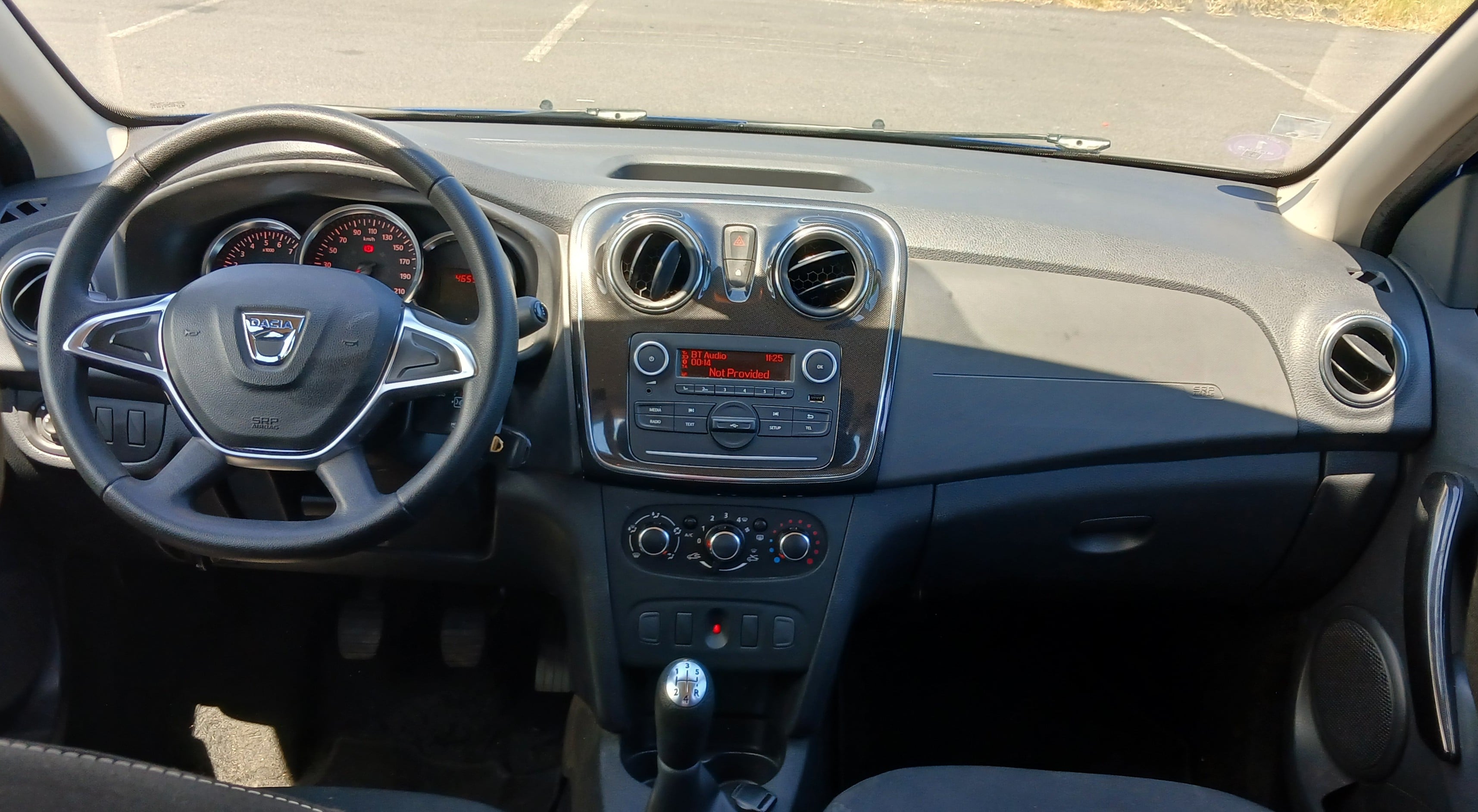 Dacia Sandero avec Autoradio
