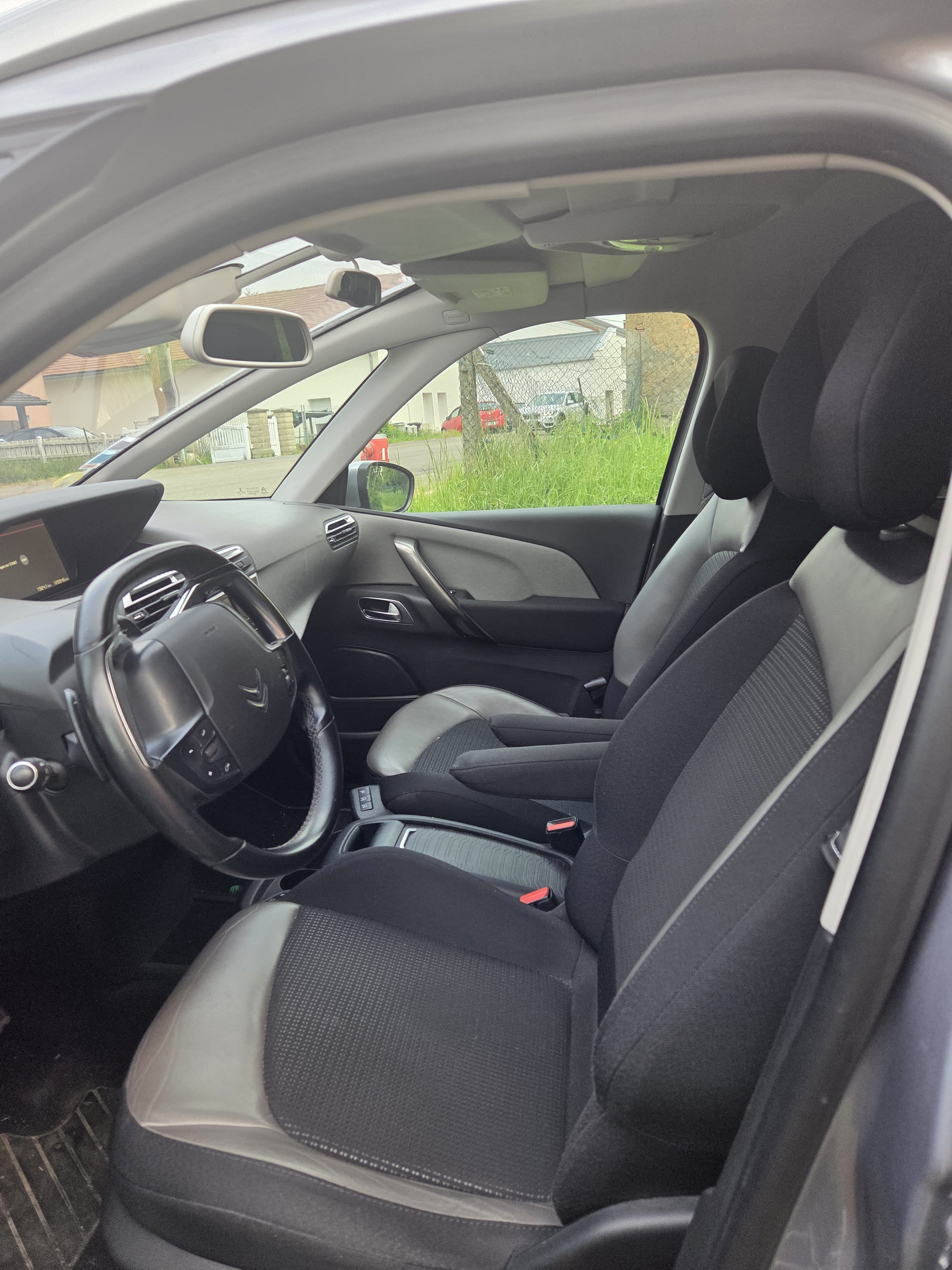 Citroen C4 Grand Spacetourer avec GPS
