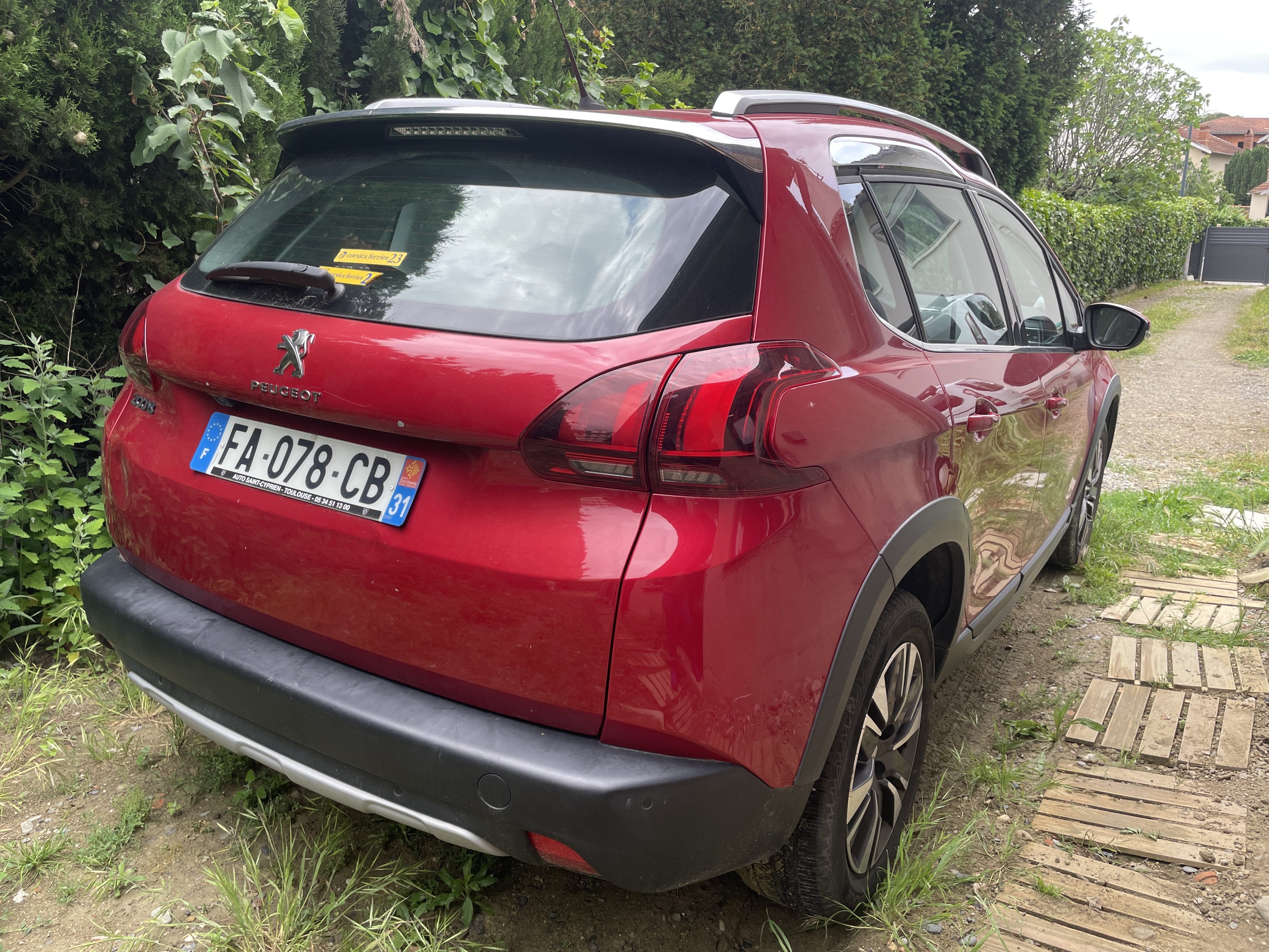 Peugeot 2008 mit Navigationsgerät