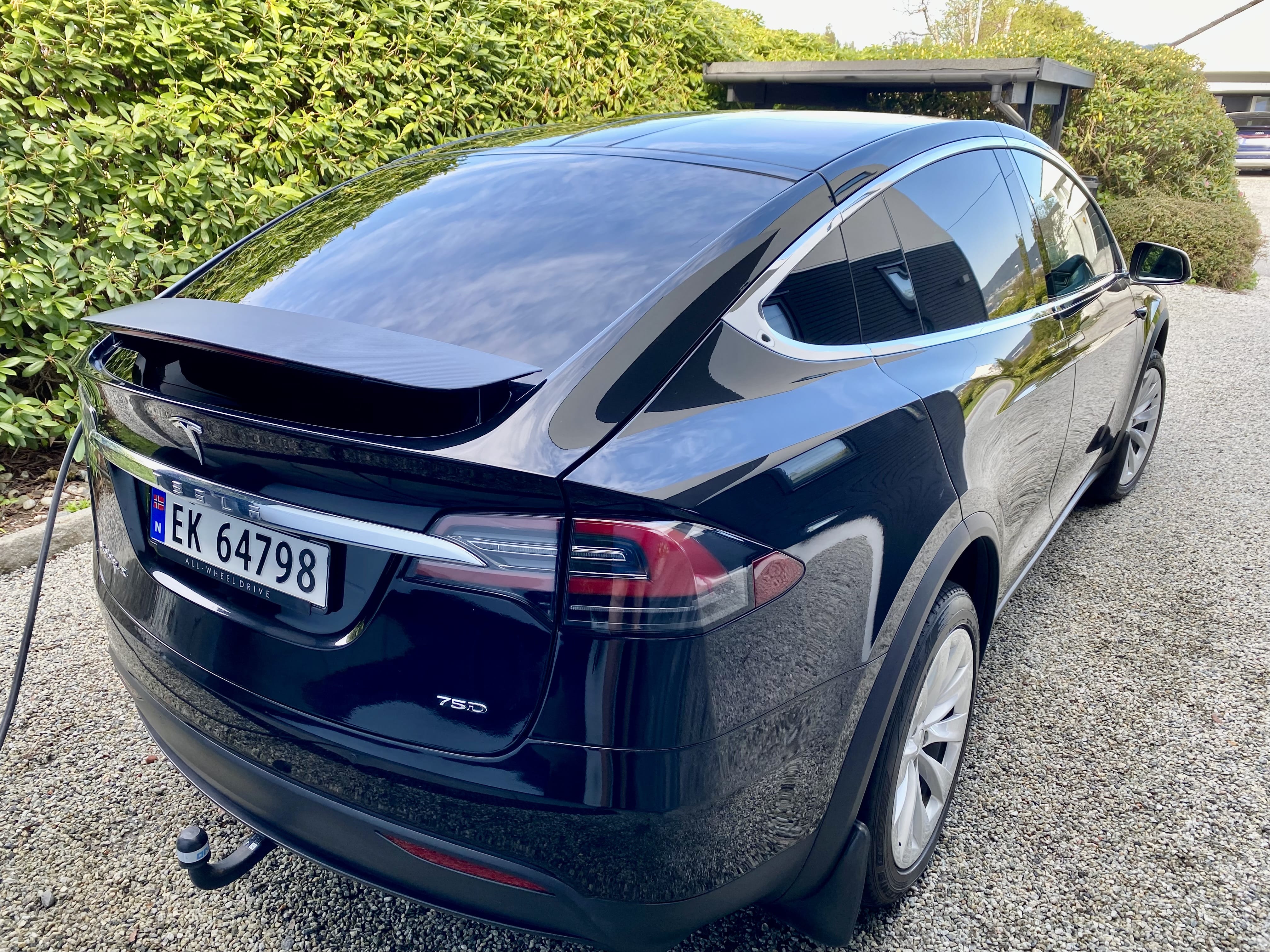 Tesla Model X med GPS