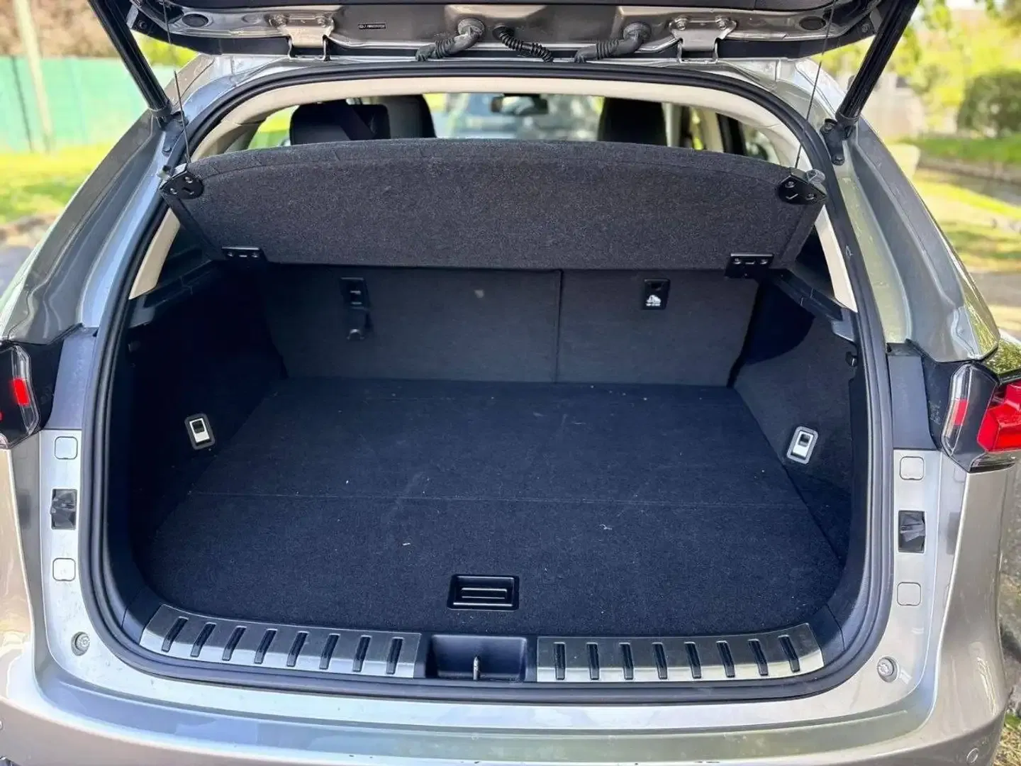 Lexus NX 300h avec GPS