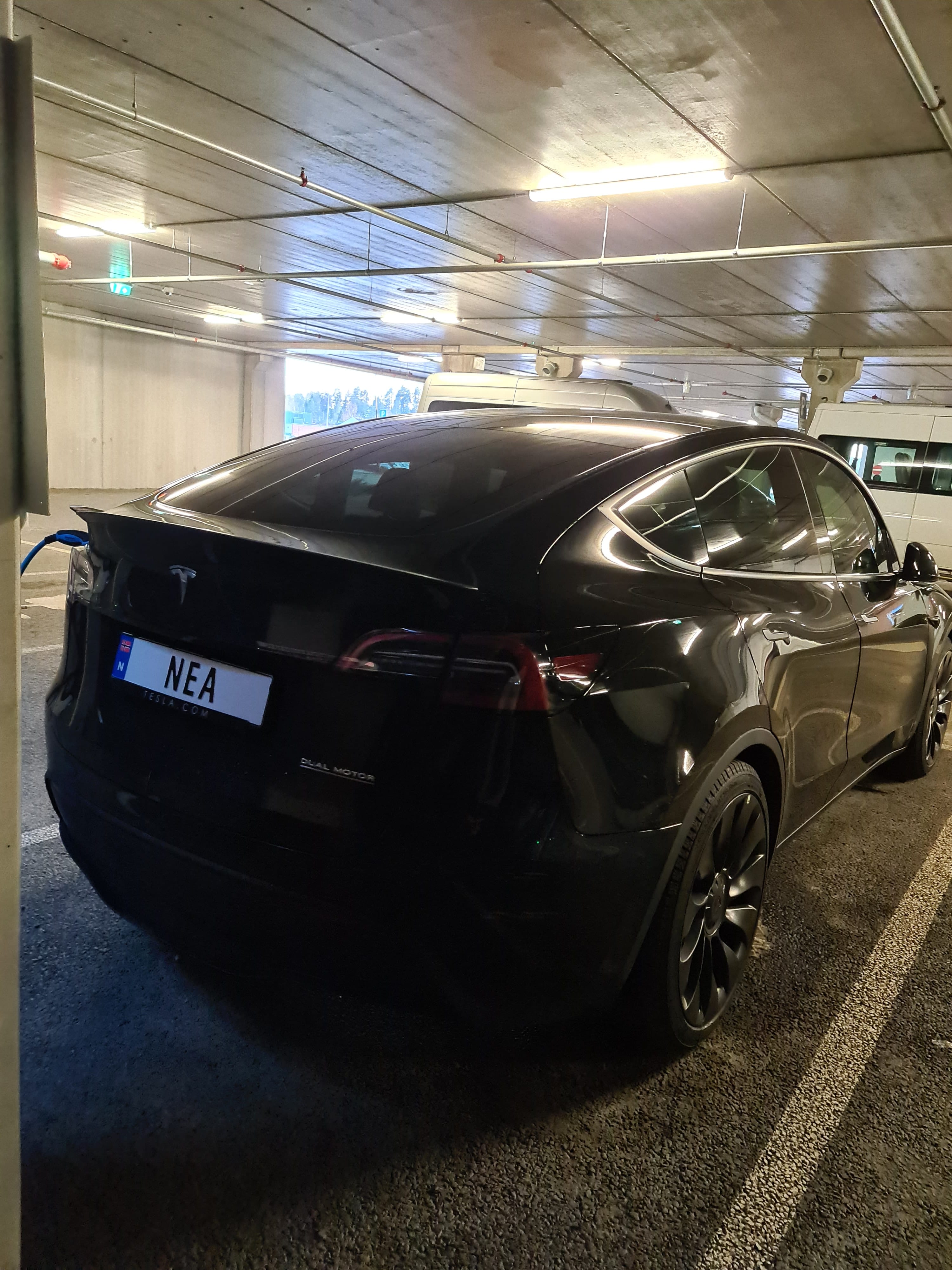 Tesla Model Y med GPS