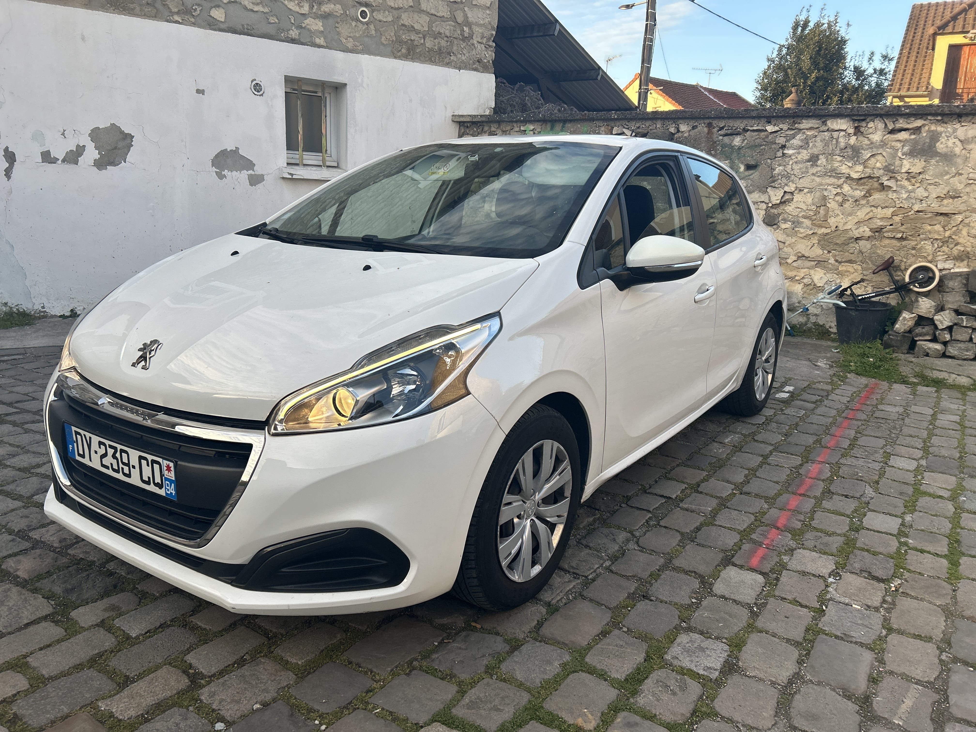 Peugeot 208, 2015, Essence 95