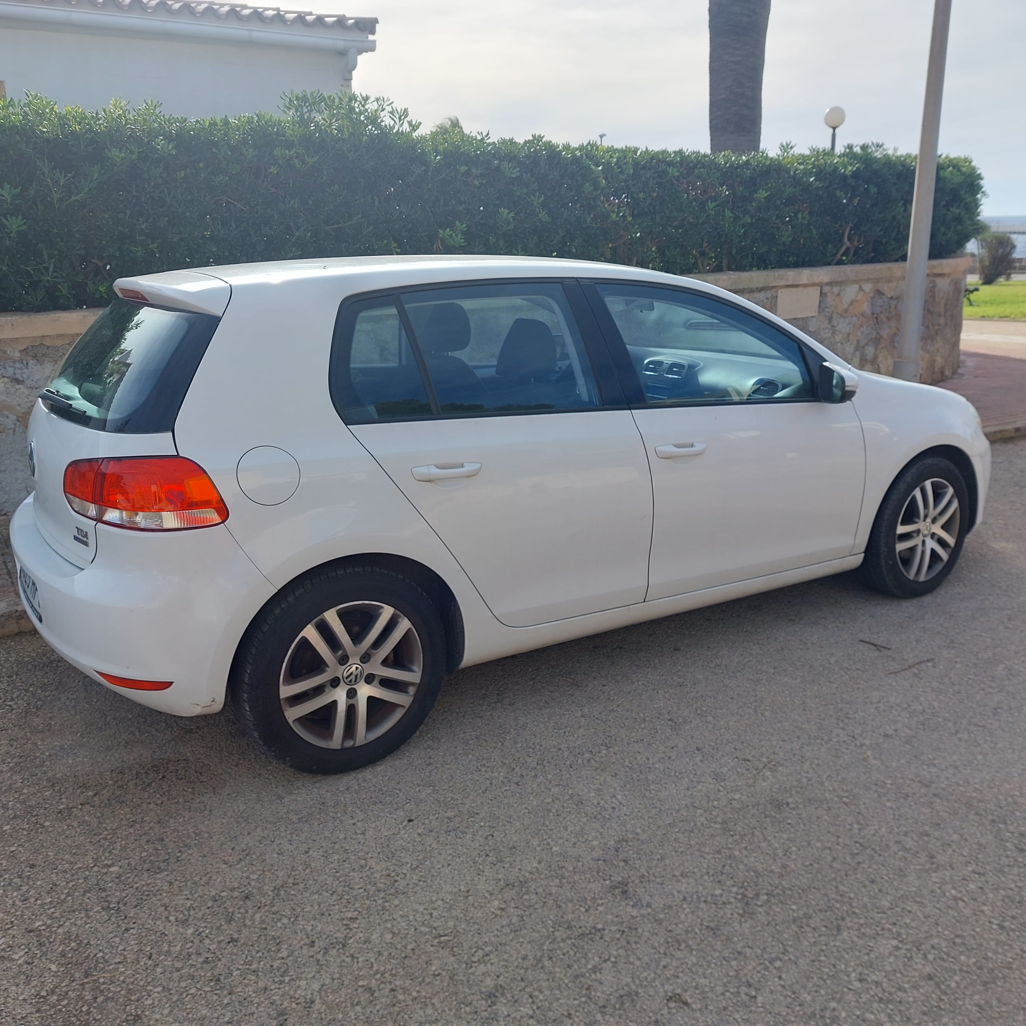 Volkswagen Golf with Air conditioning