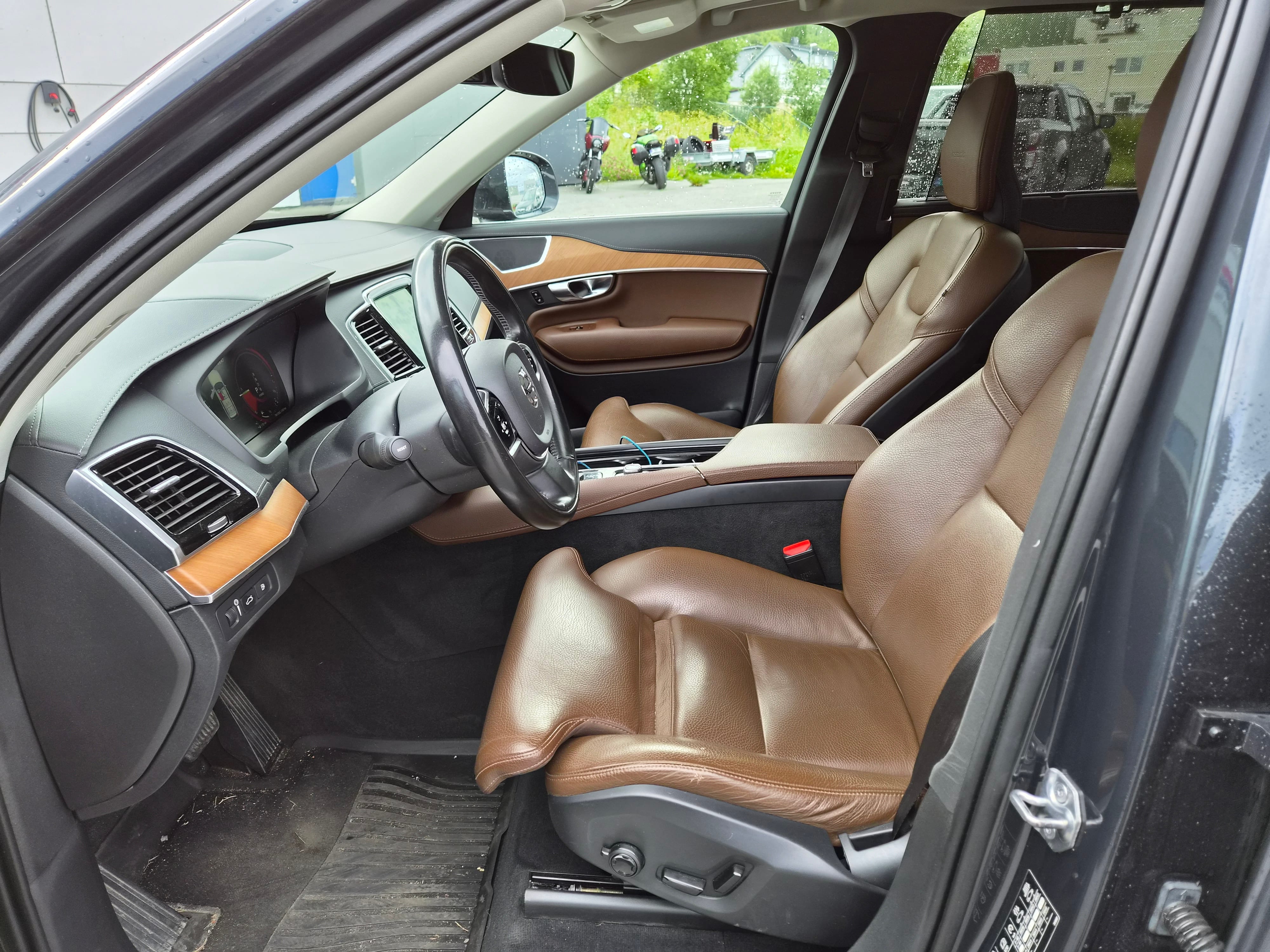 Volvo XC90 T8 Inscription mit Navigationsgerät