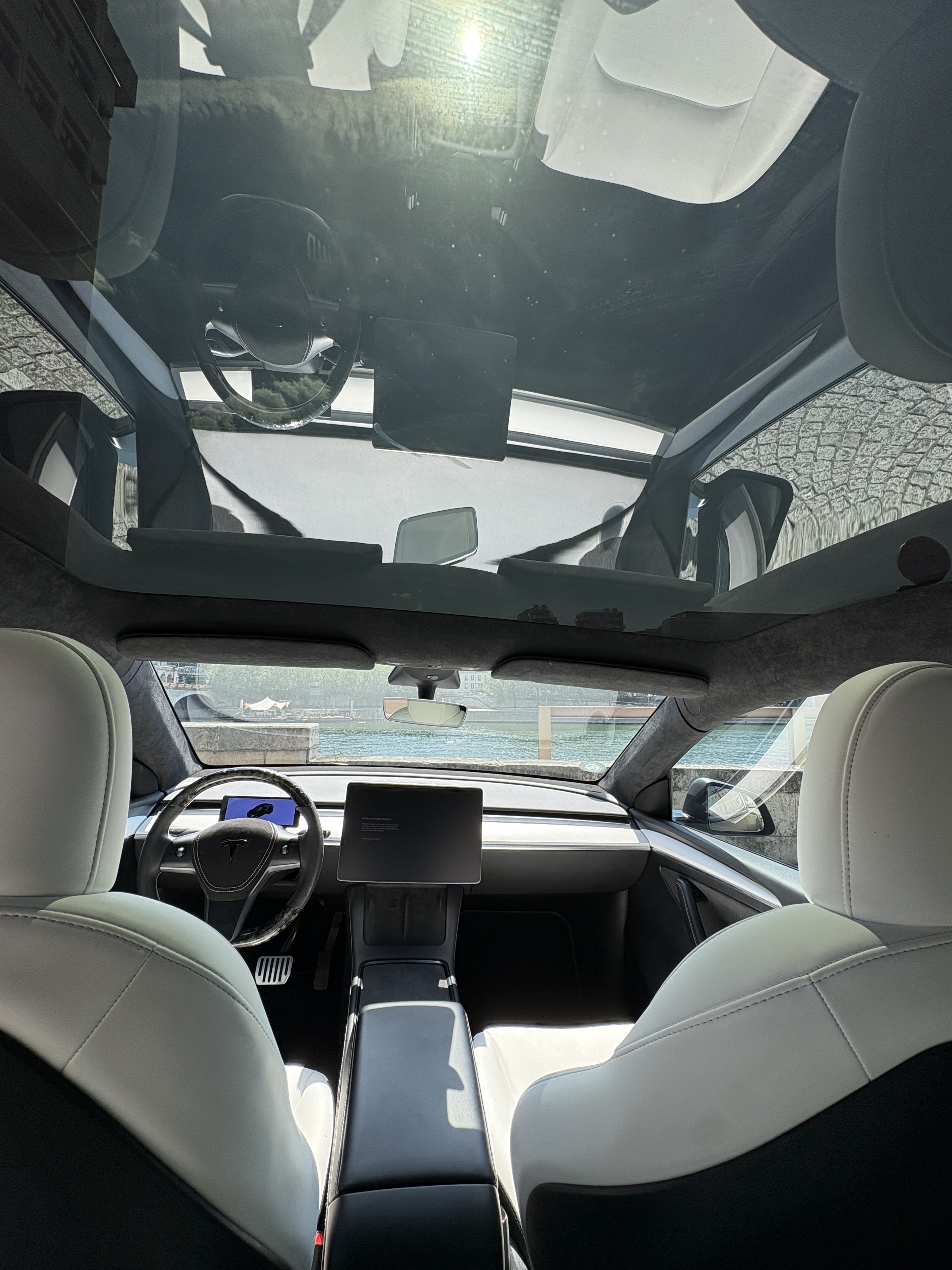 Tesla Model Y avec Audio Bluetooth