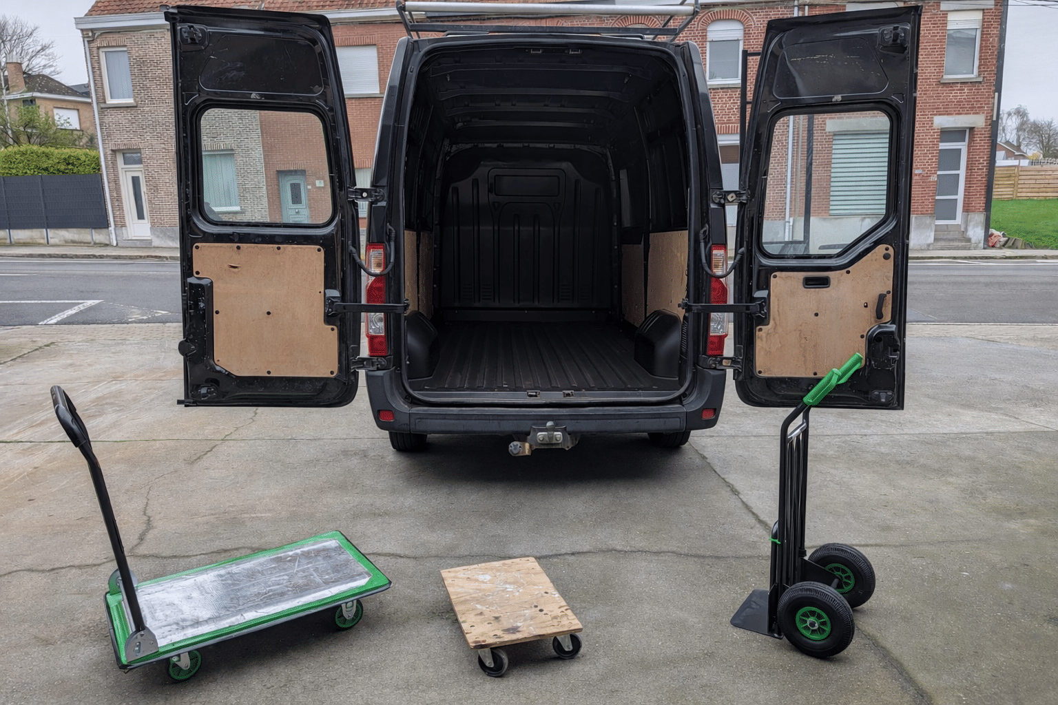 Nissan NV400 avec GPS