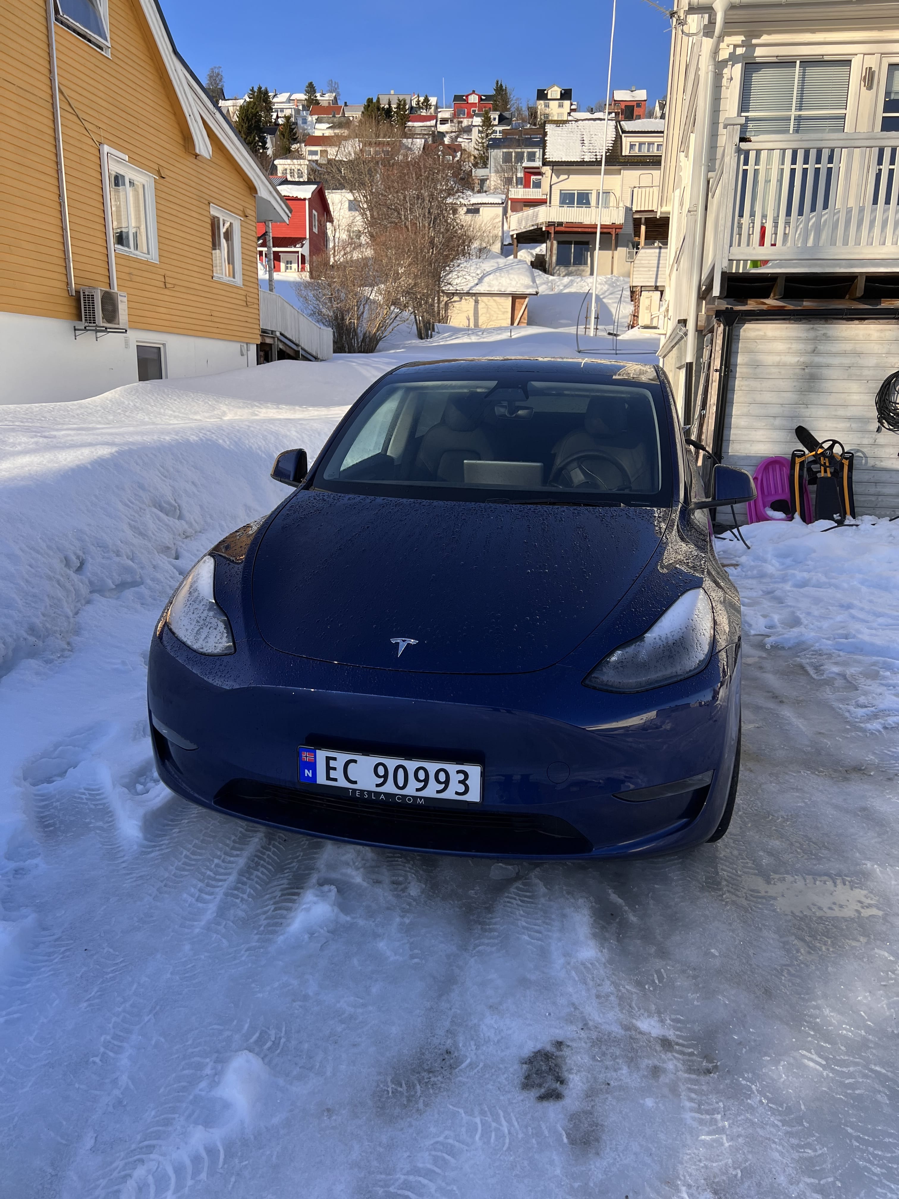 Tesla Model Y med Bluetooth audio