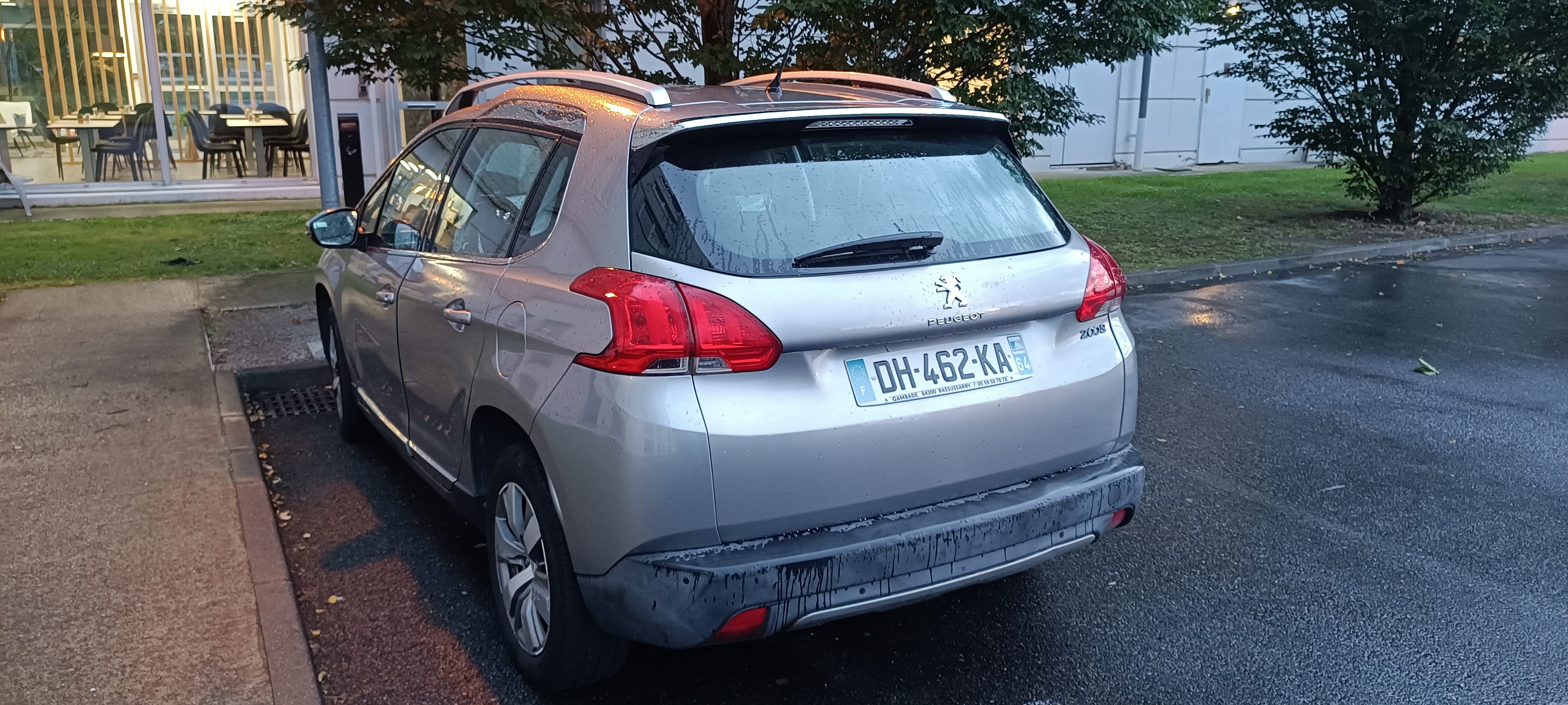 Peugeot 2008 1.2 avec GPS