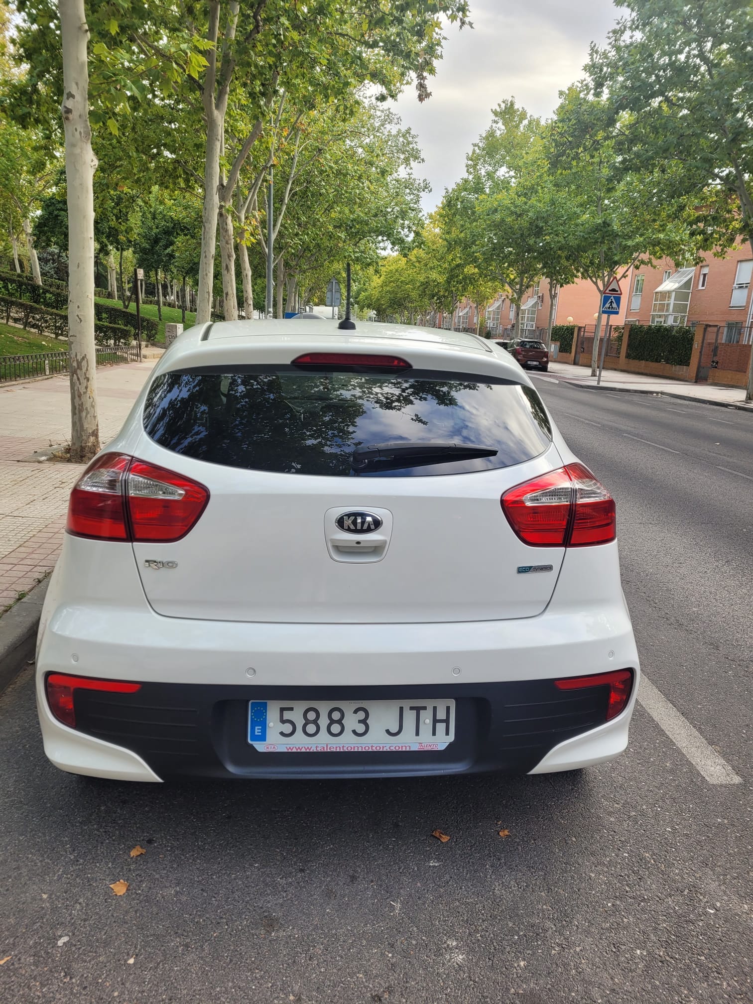 Kia Rio 5-Door EX con Dashcam