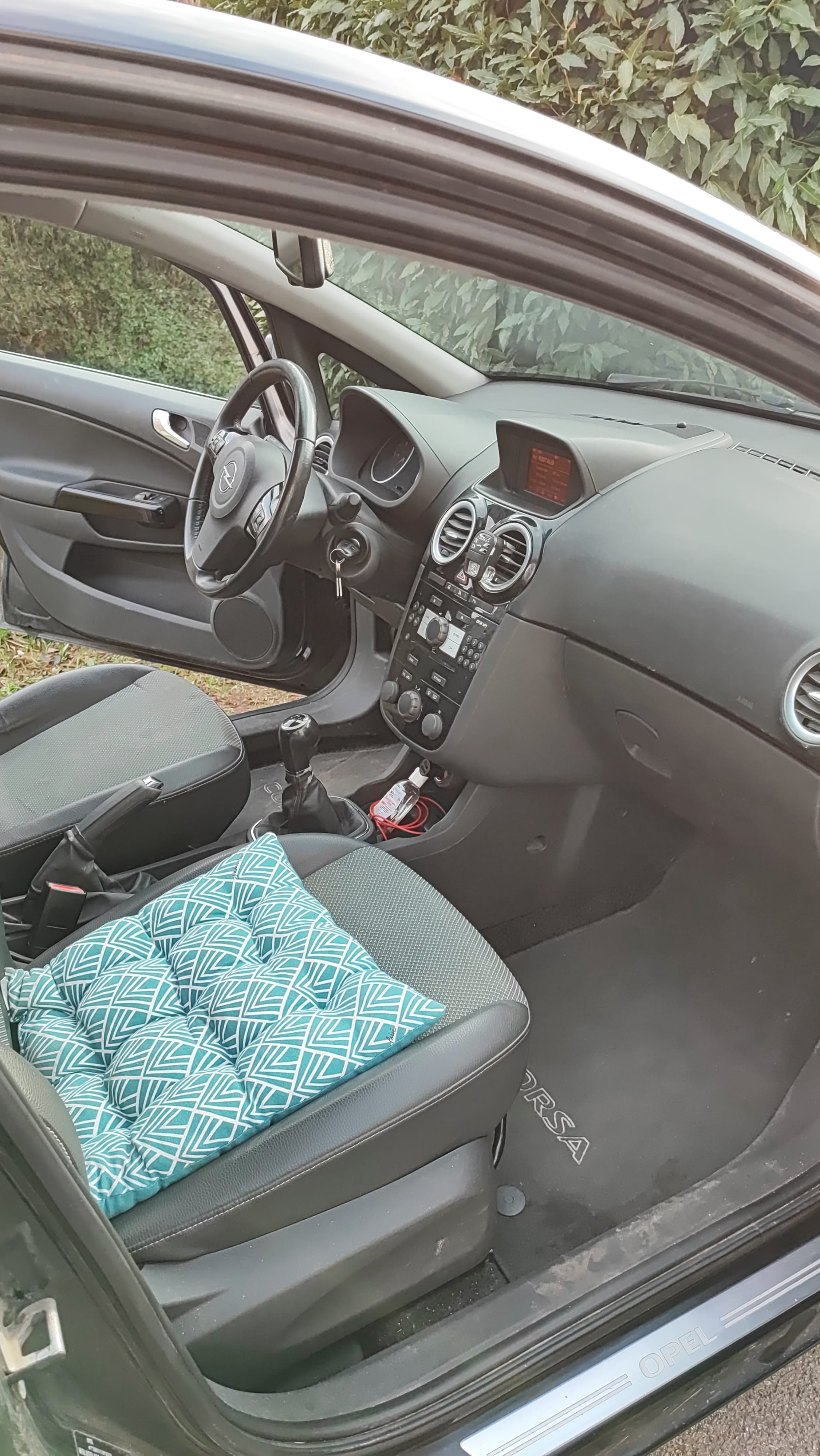 Opel Corsa avec Entrée audio / iPod