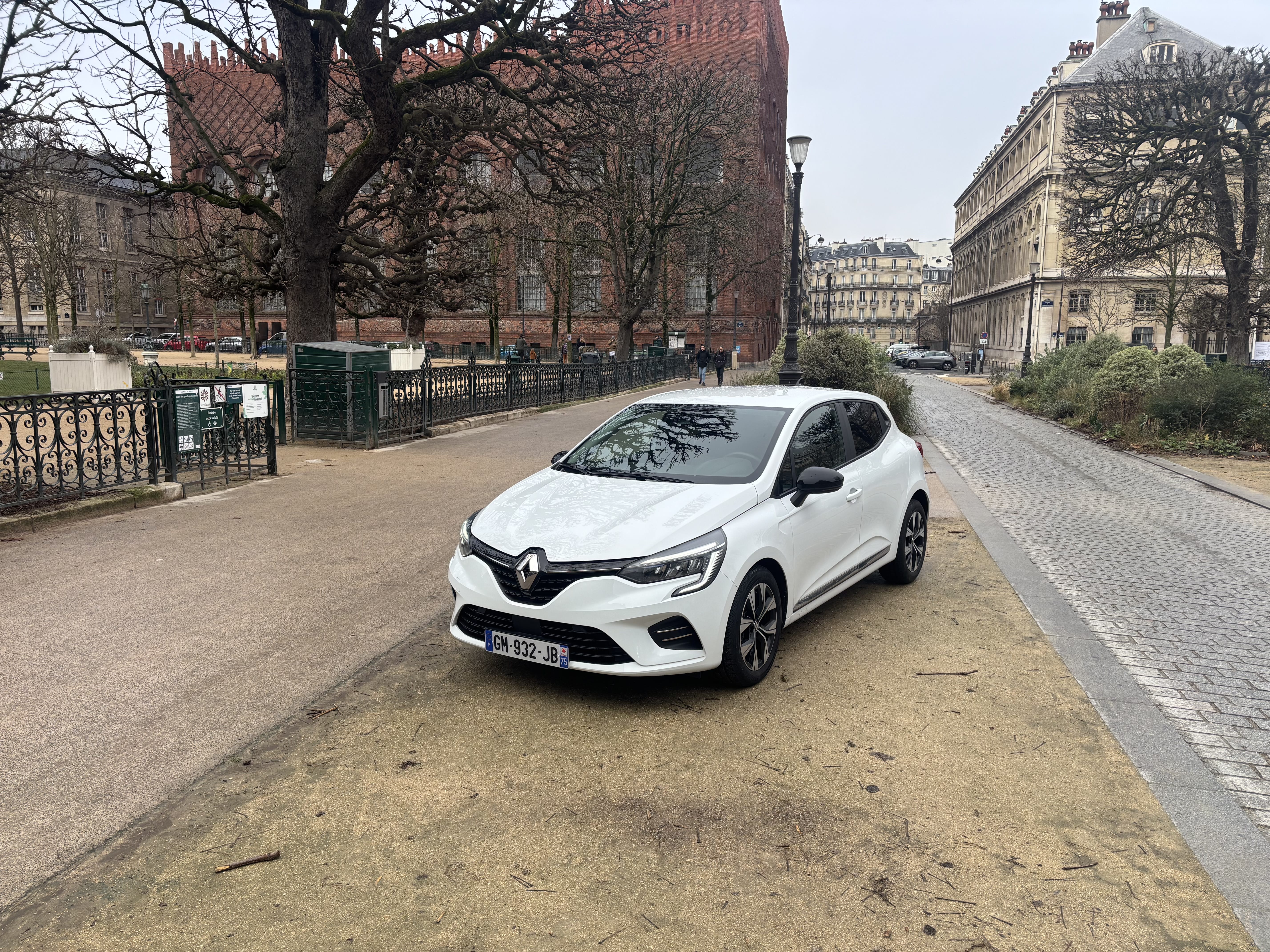 Renault Clio Porte Châtillon / périphérique, 2023, Essence 95