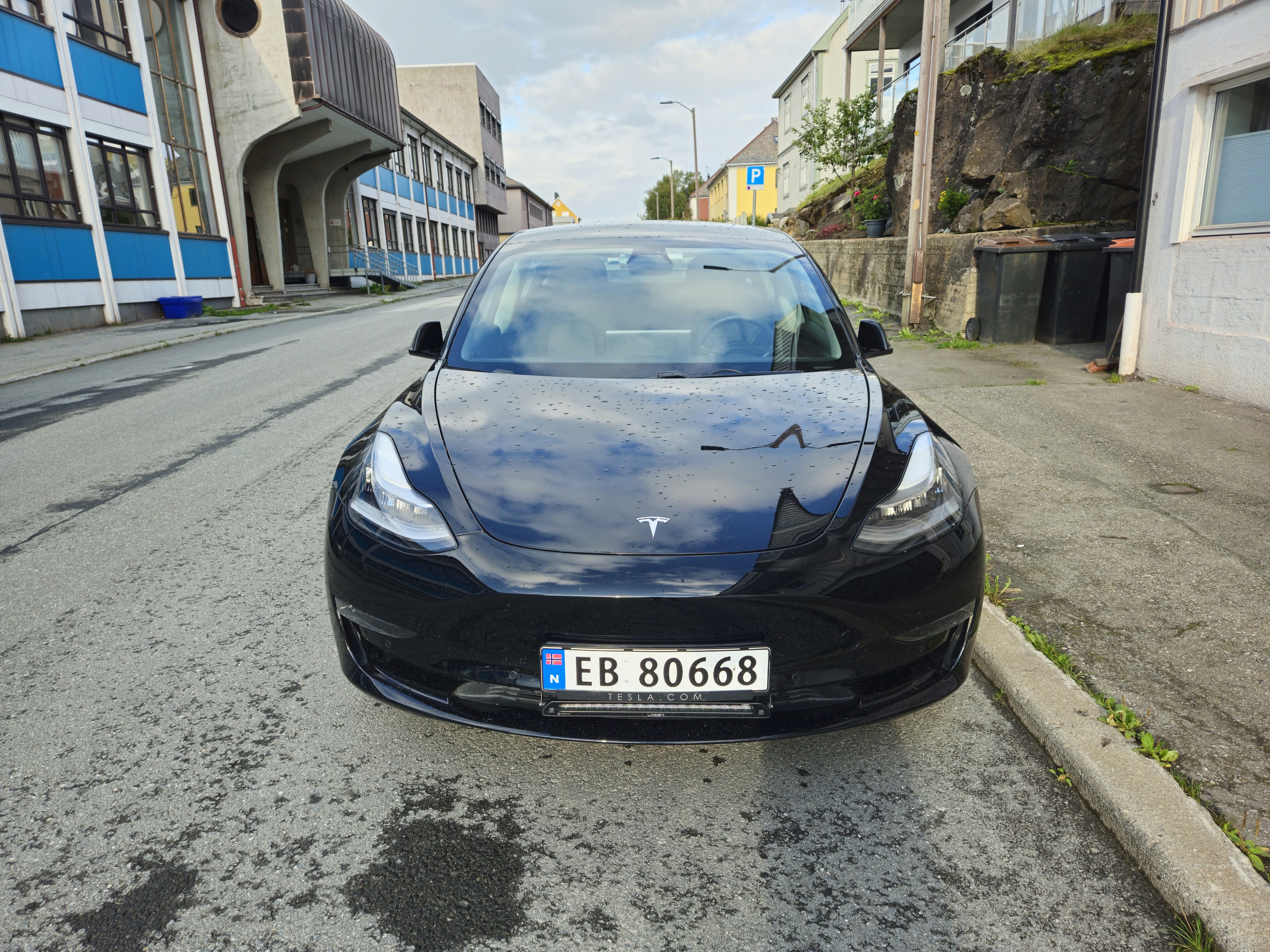 Tesla Model 3 Long Range AWD met Bluetooth audio
