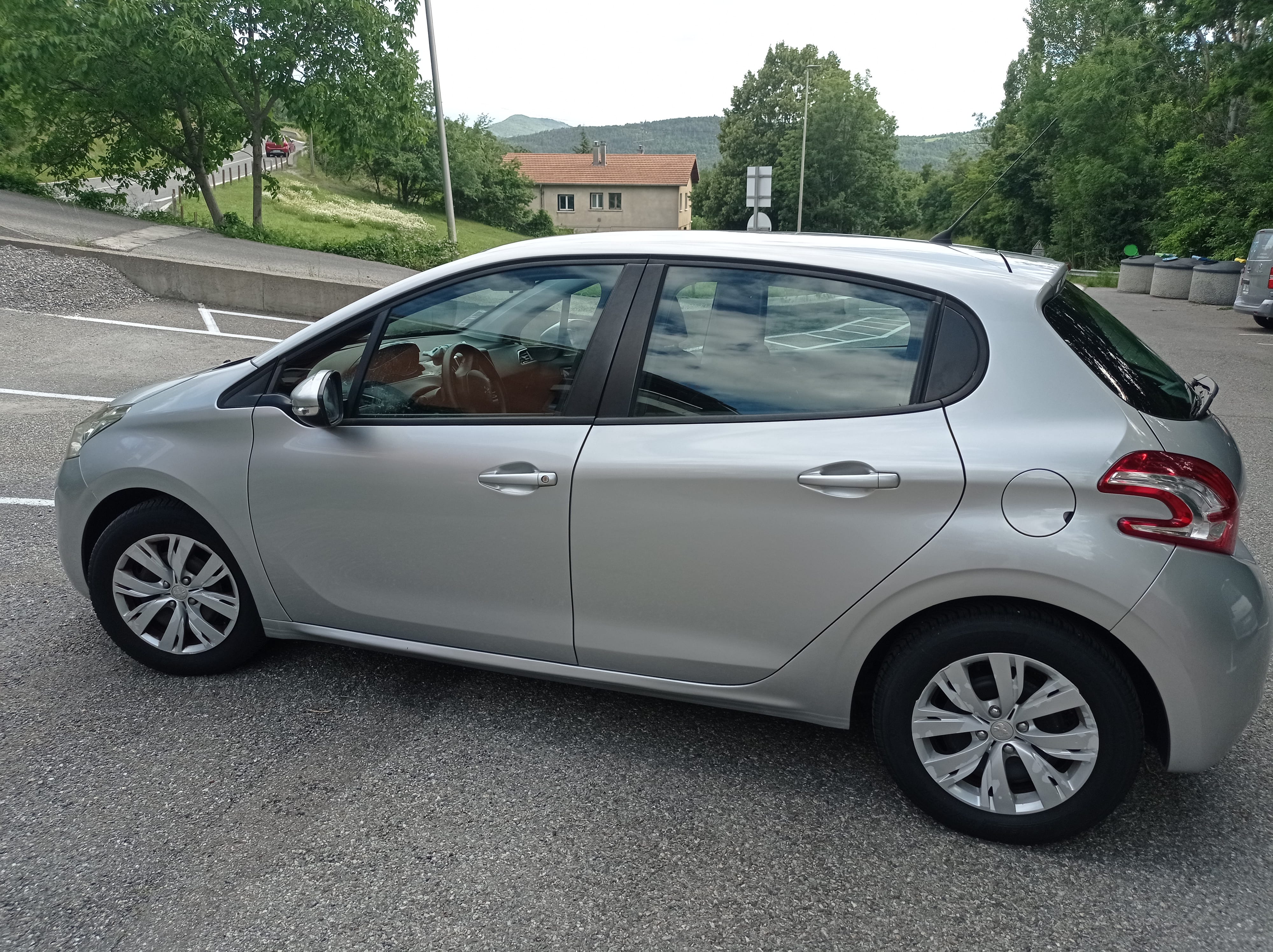 Peugeot 208 avec Climatisation