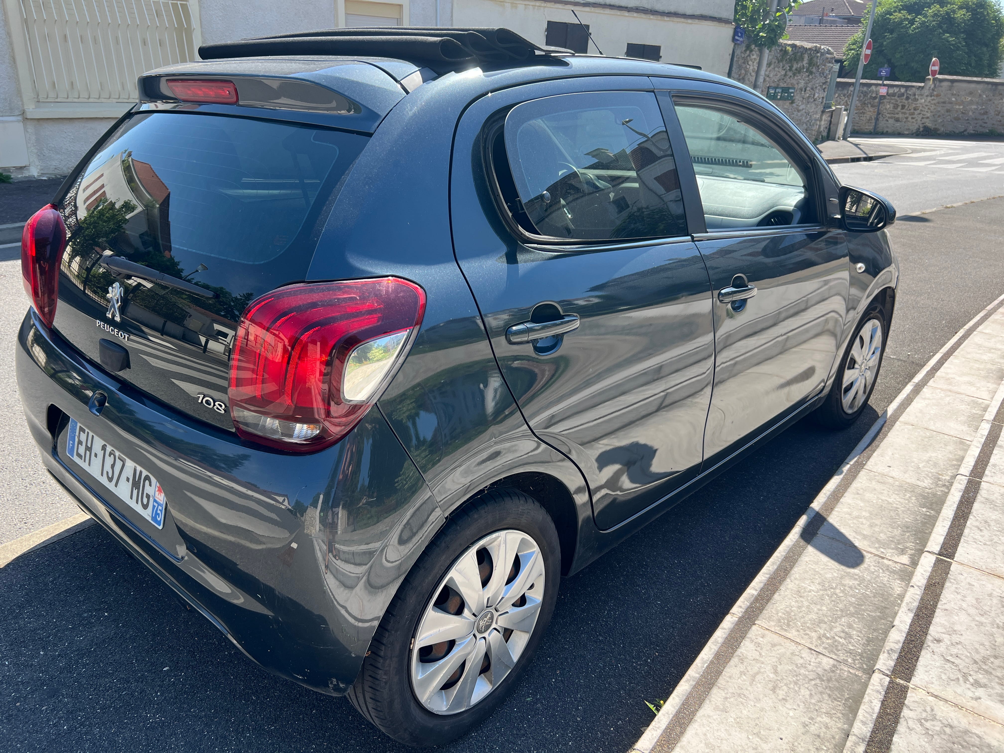 Peugeot 108 Cabriolet avec Port USB