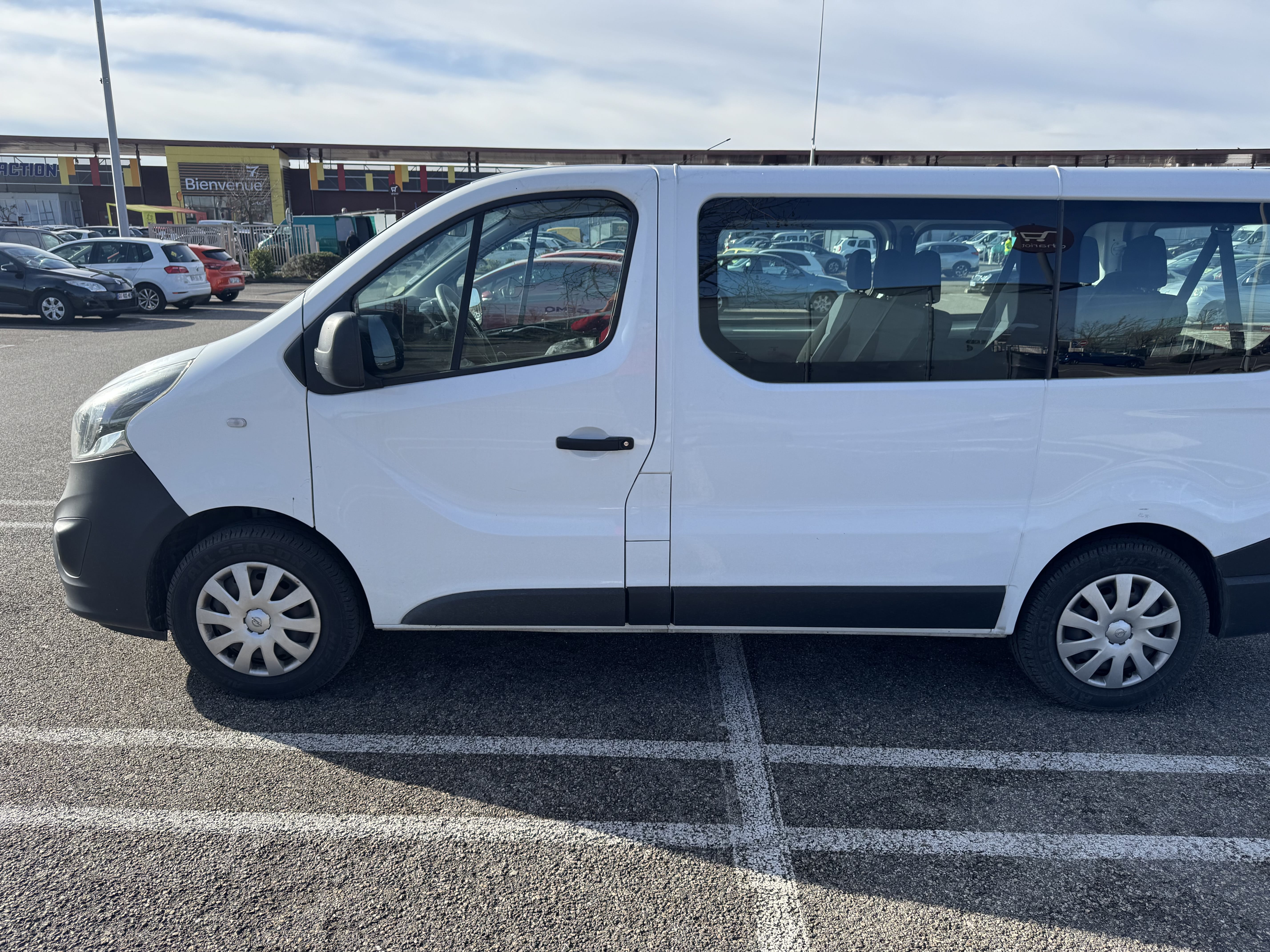 Opel Vivaro Combi avec Climatisation