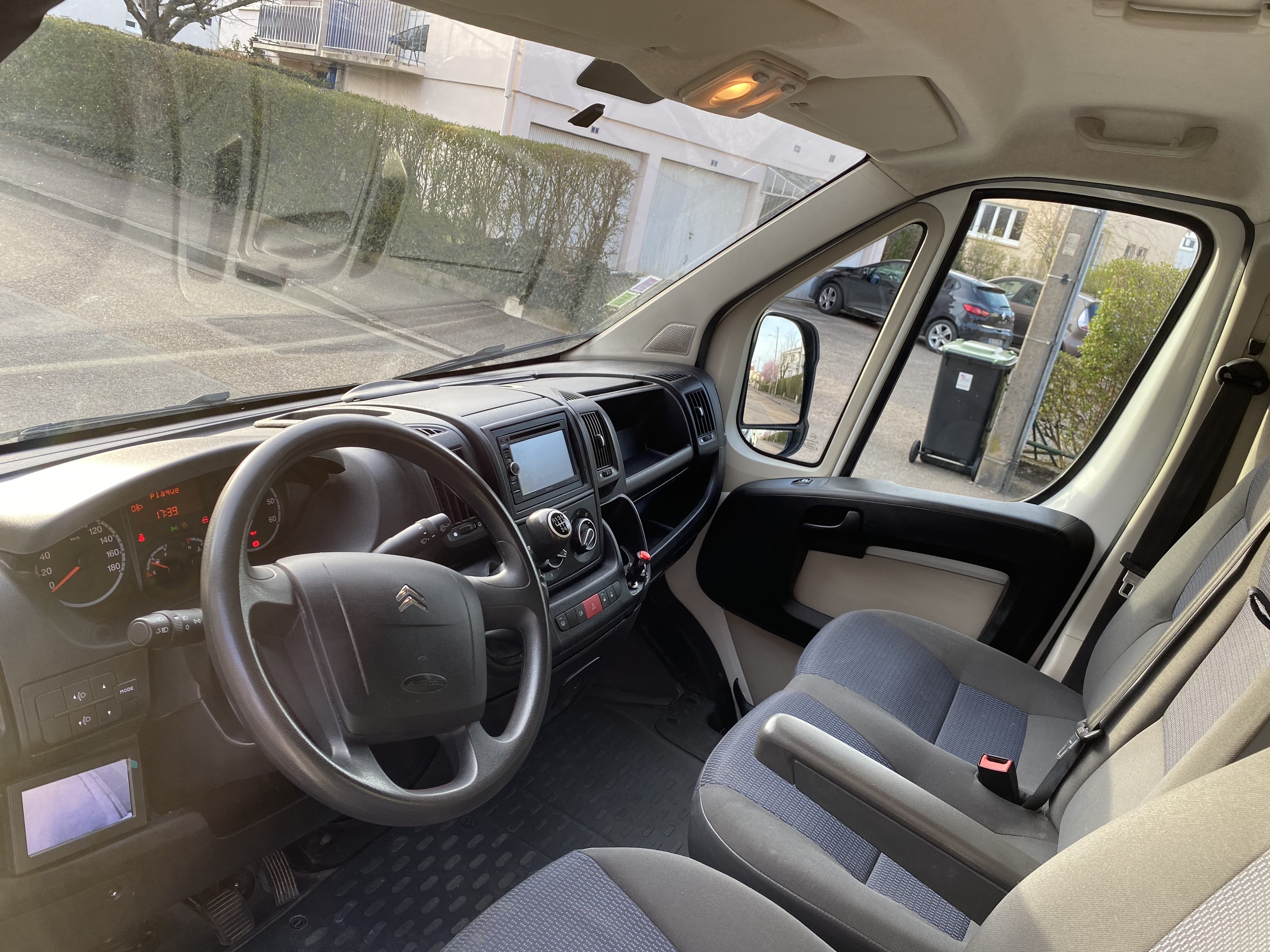 Citroen Jumper Allongé L3H2 -13m3 - 130Chv avec Attelage et Caméra de recul. avec Pneus neige