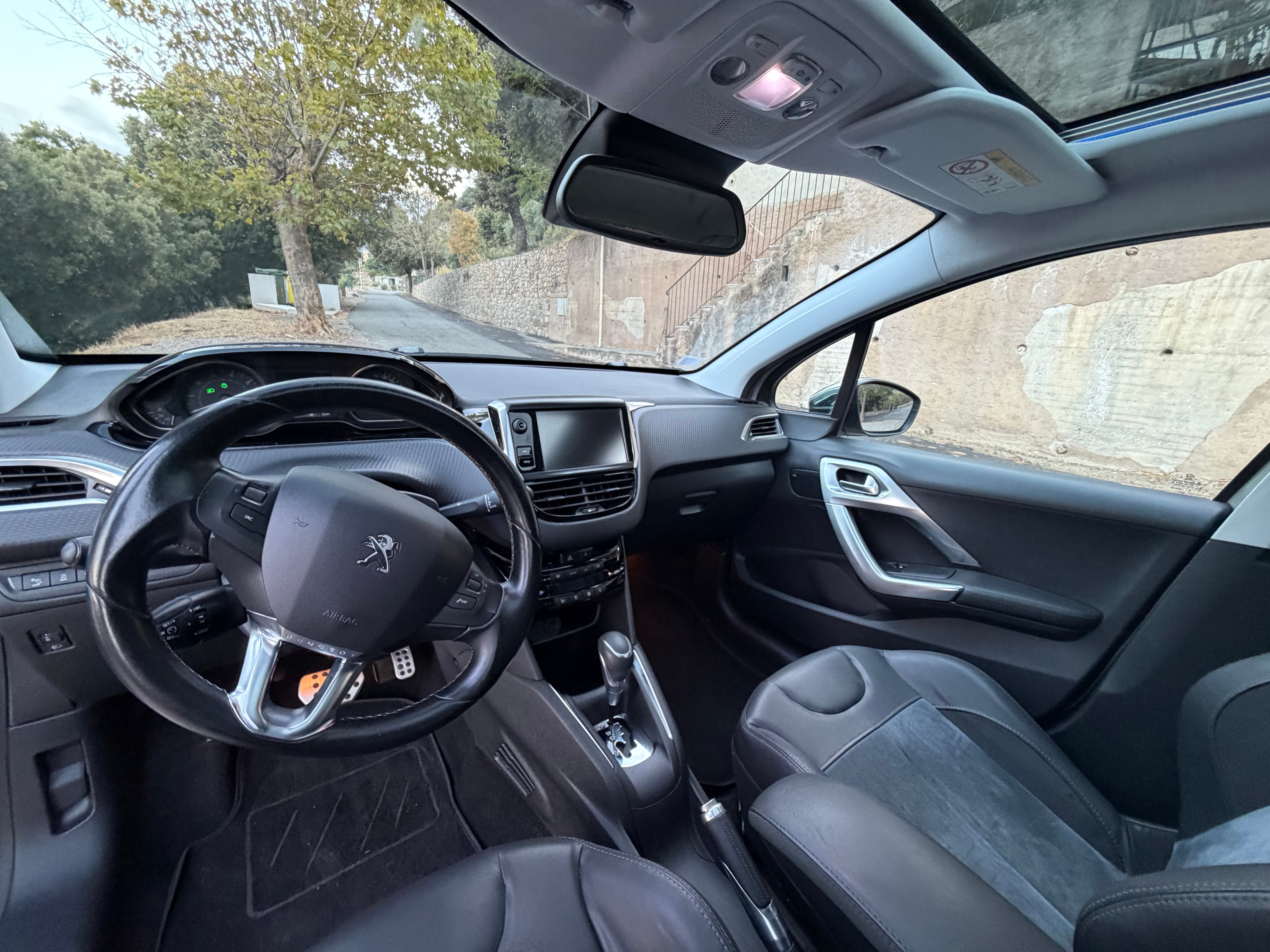Peugeot 208 avec GPS