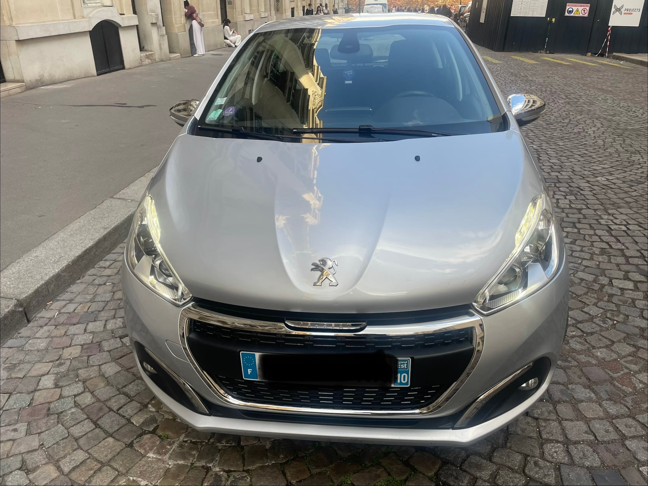 Peugeot 208 avec GPS