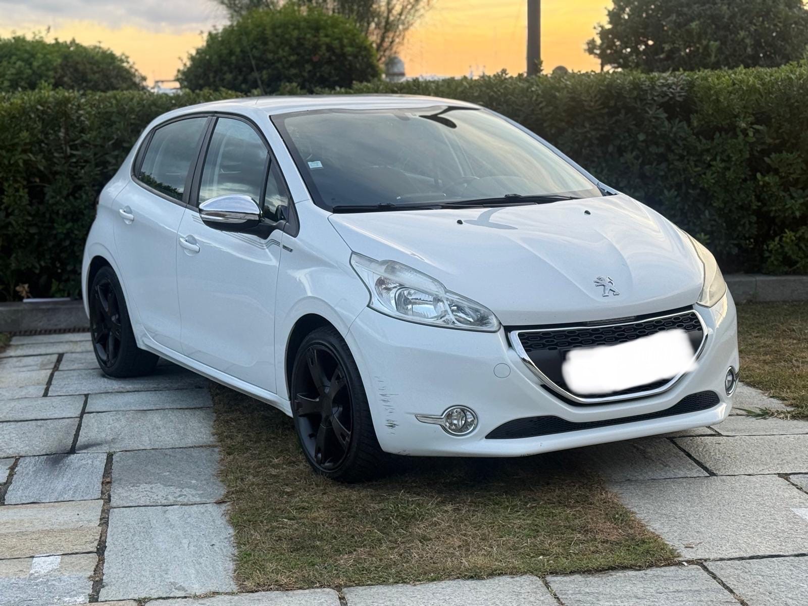 Peugeot 208 avec GPS