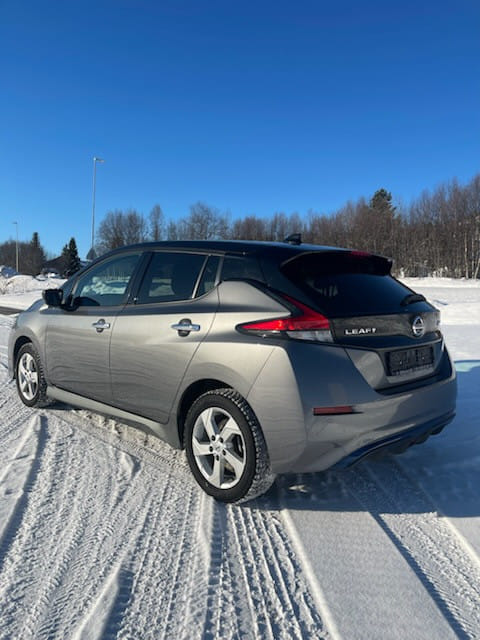 Nissan Leaf mit Navigationsgerät