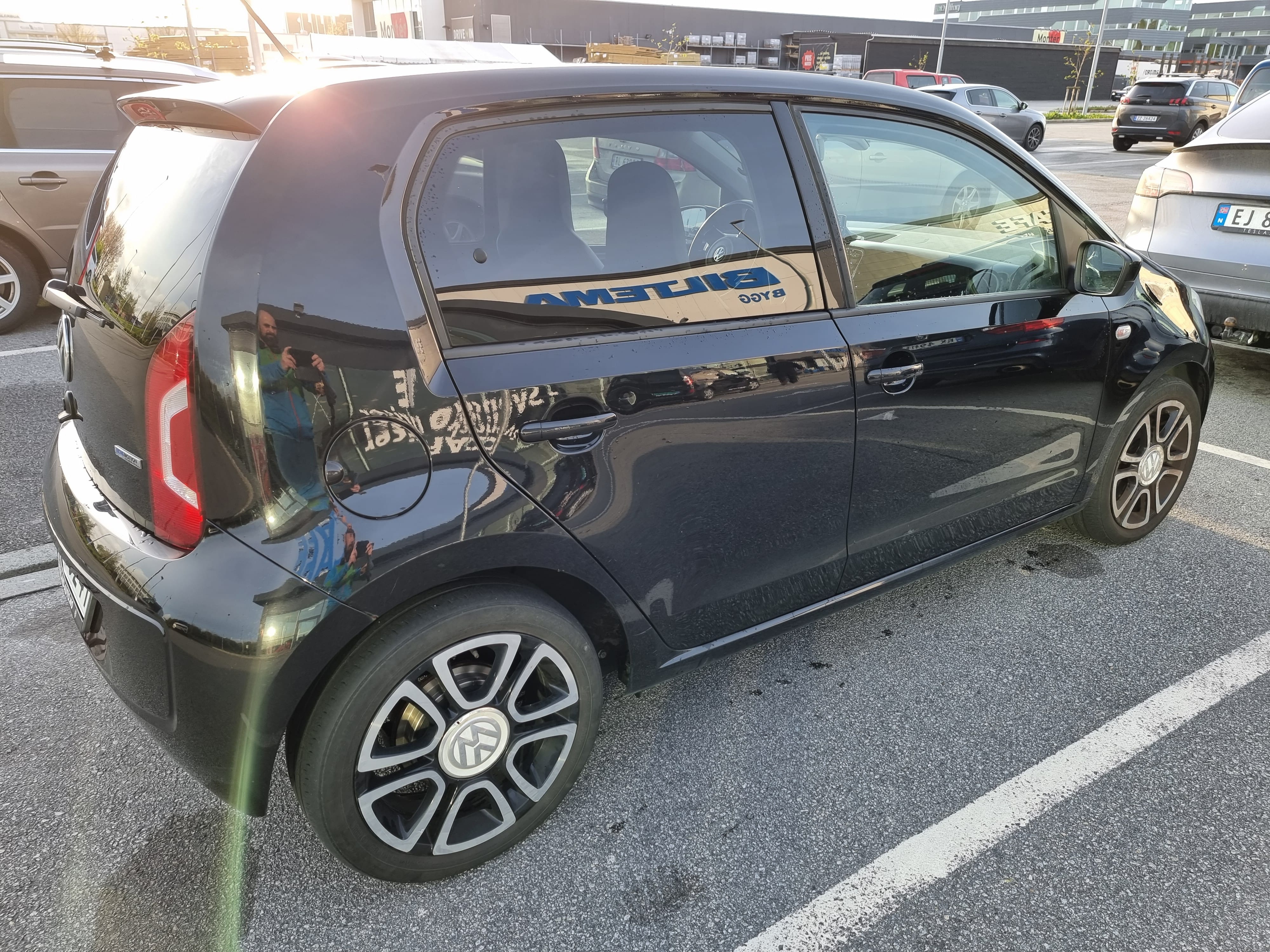 Volkswagen Up! Mighty city warrior with Air conditioning