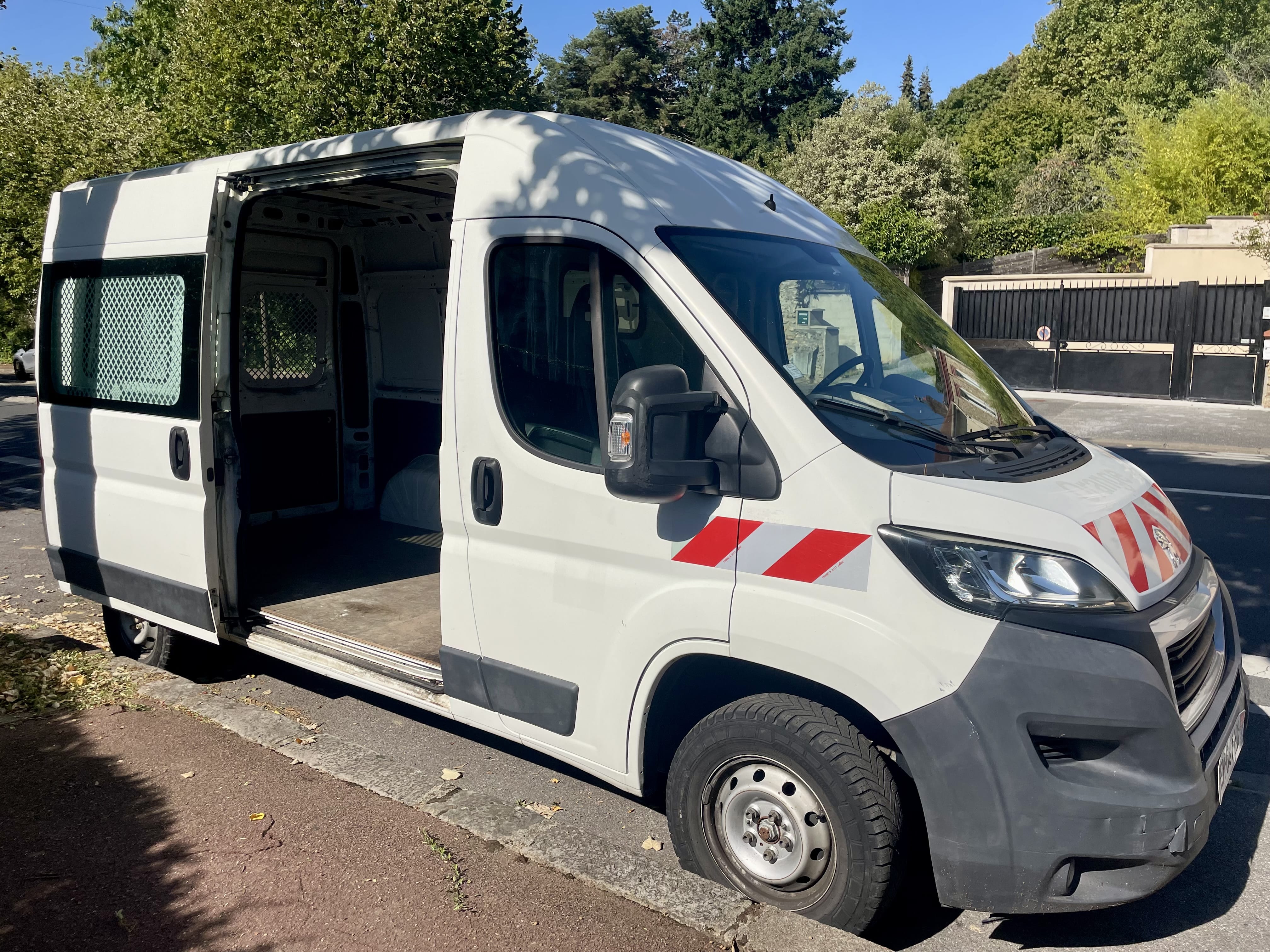 Peugeot Boxer 2.0 HDI 130CV avec Audio Bluetooth