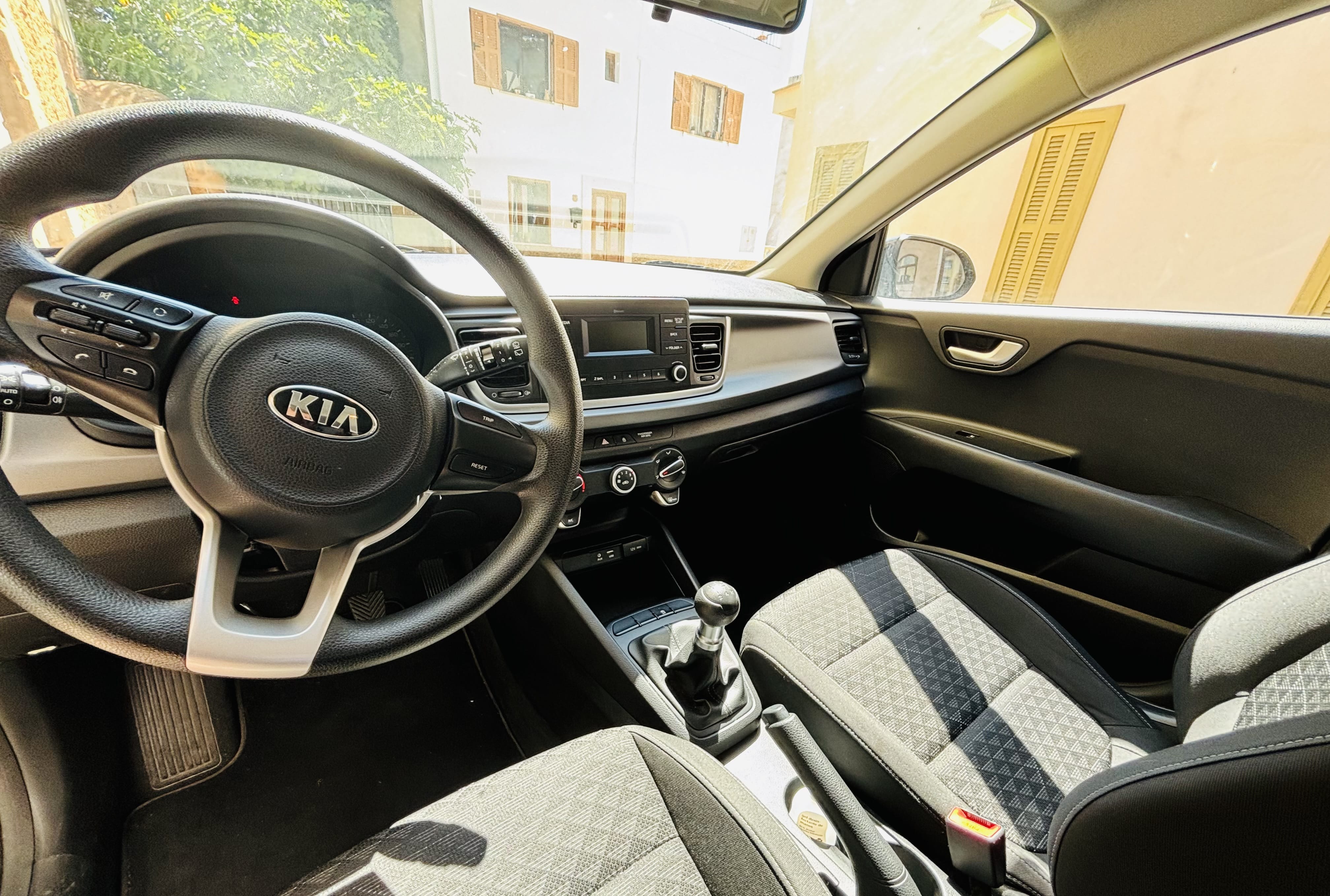 Kia Rio con Entrada de Audio/iPod