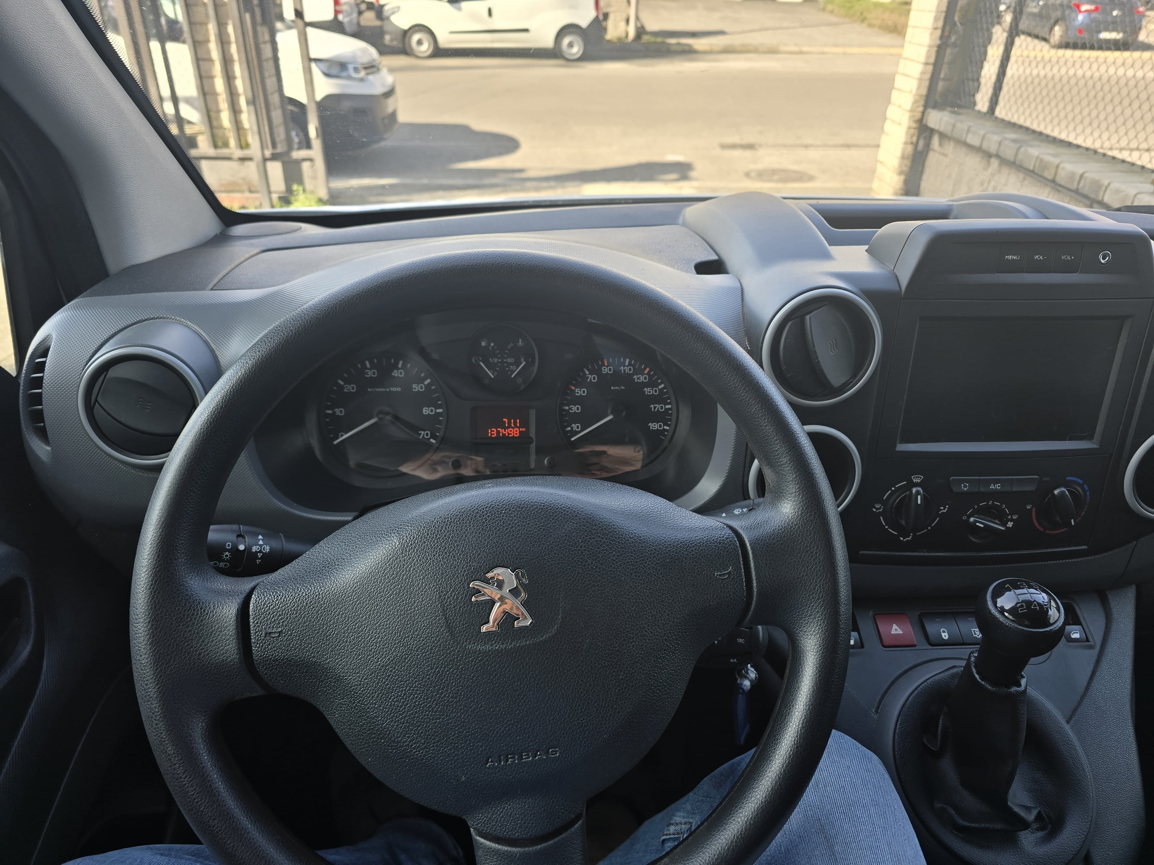 Peugeot Partner Furgoneta con Radio 