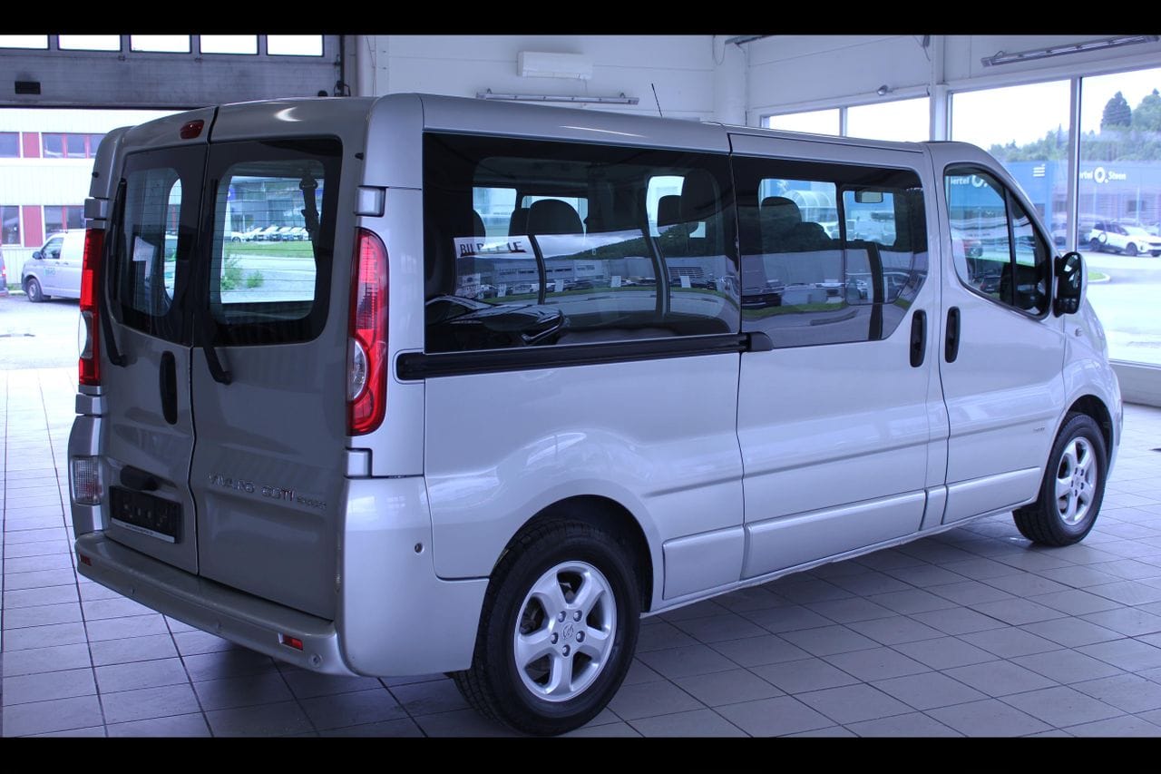 Opel Vivaro med Lydinngang