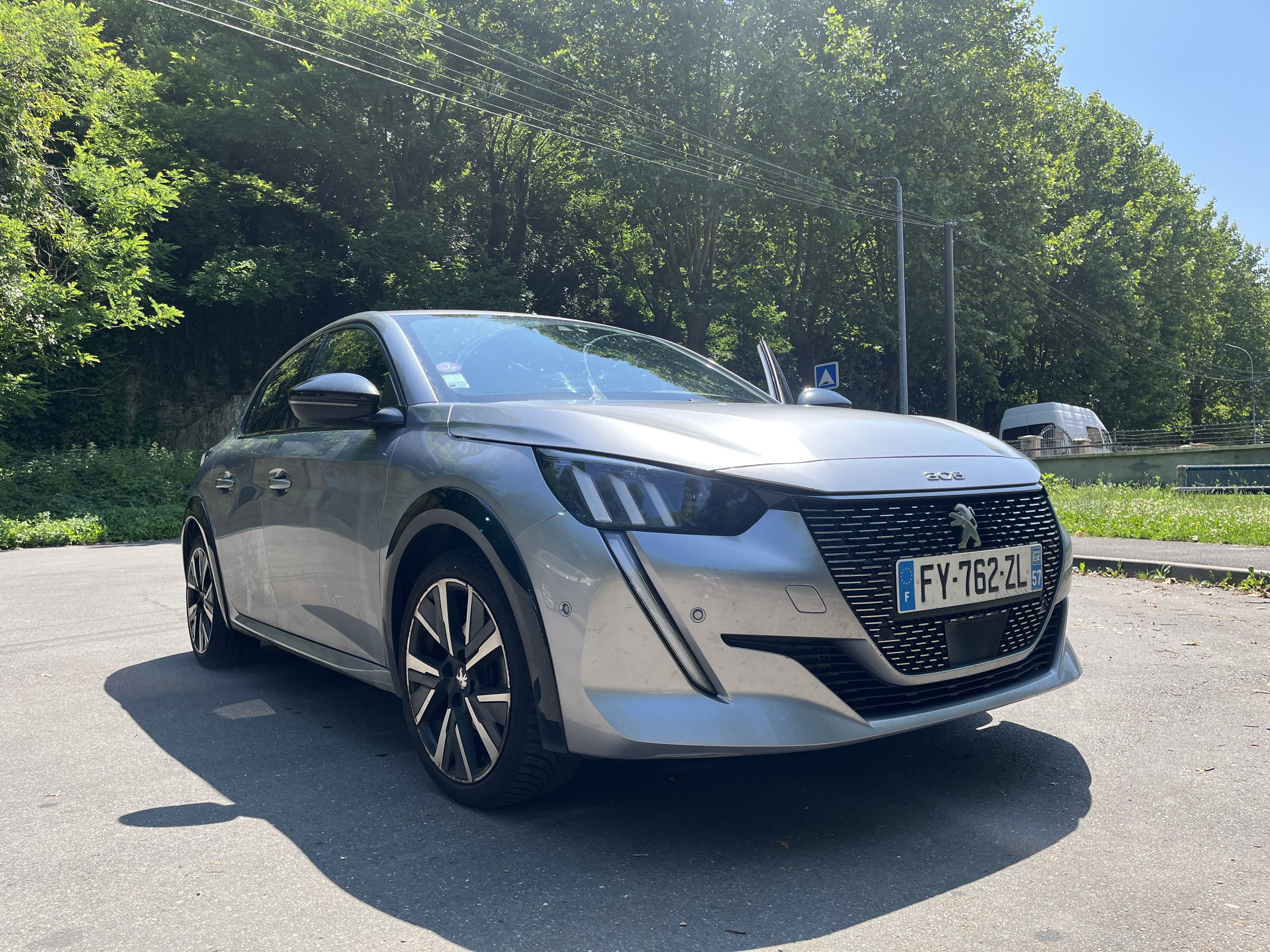 Peugeot 208 GT Line avec Pneus neige