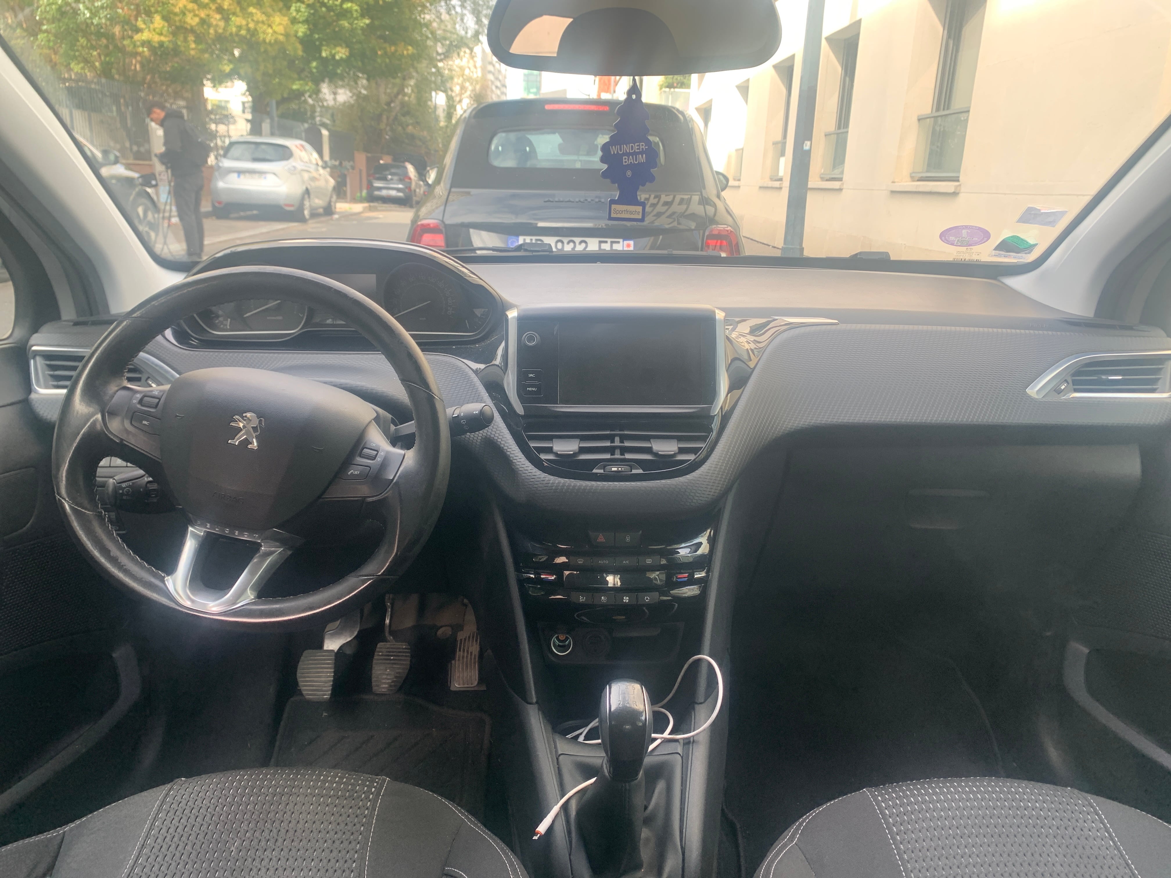 Peugeot 208 with Cruise control