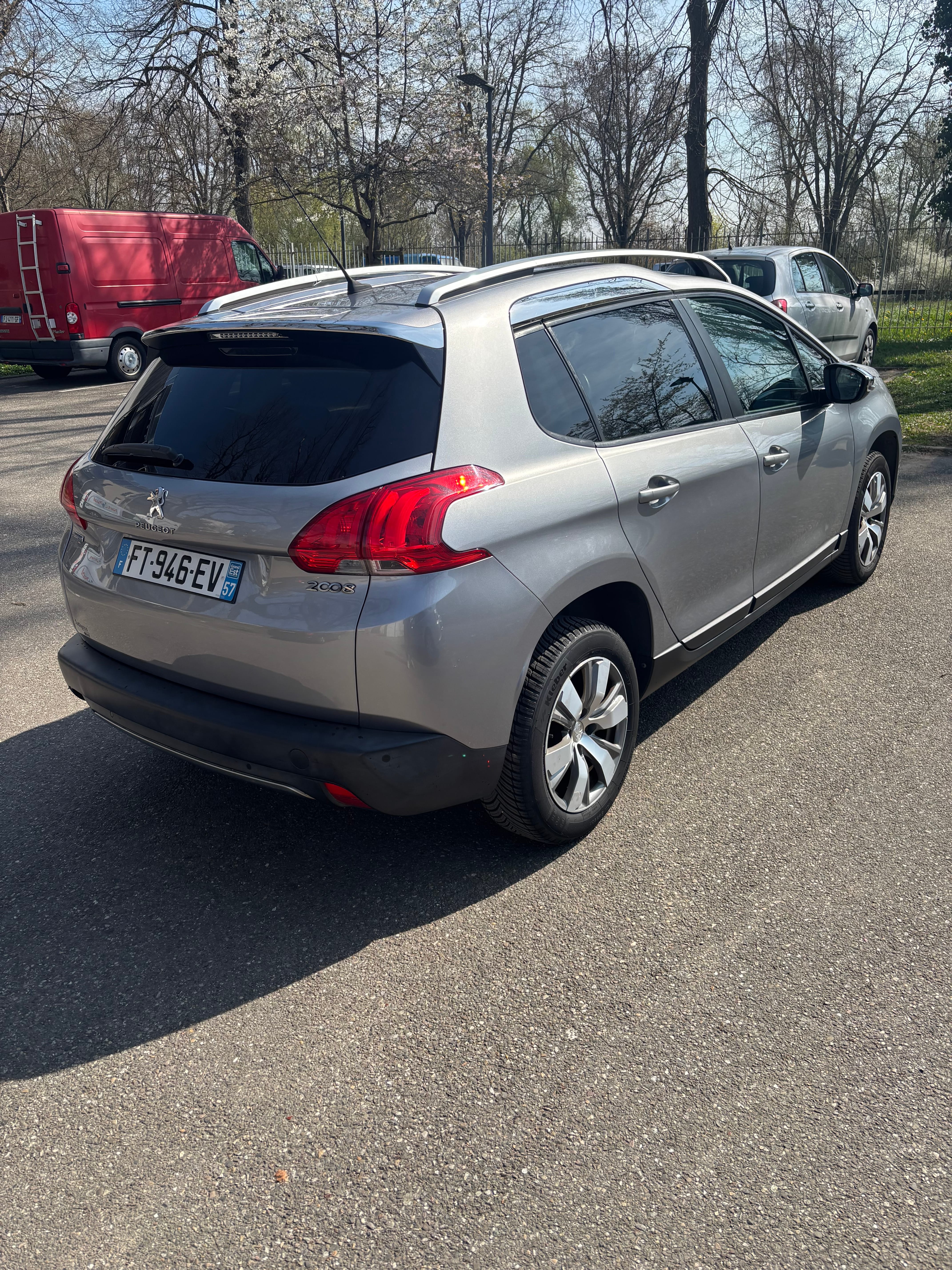 Peugeot 2008 1.6 bluehdi 100cv style avec GPS