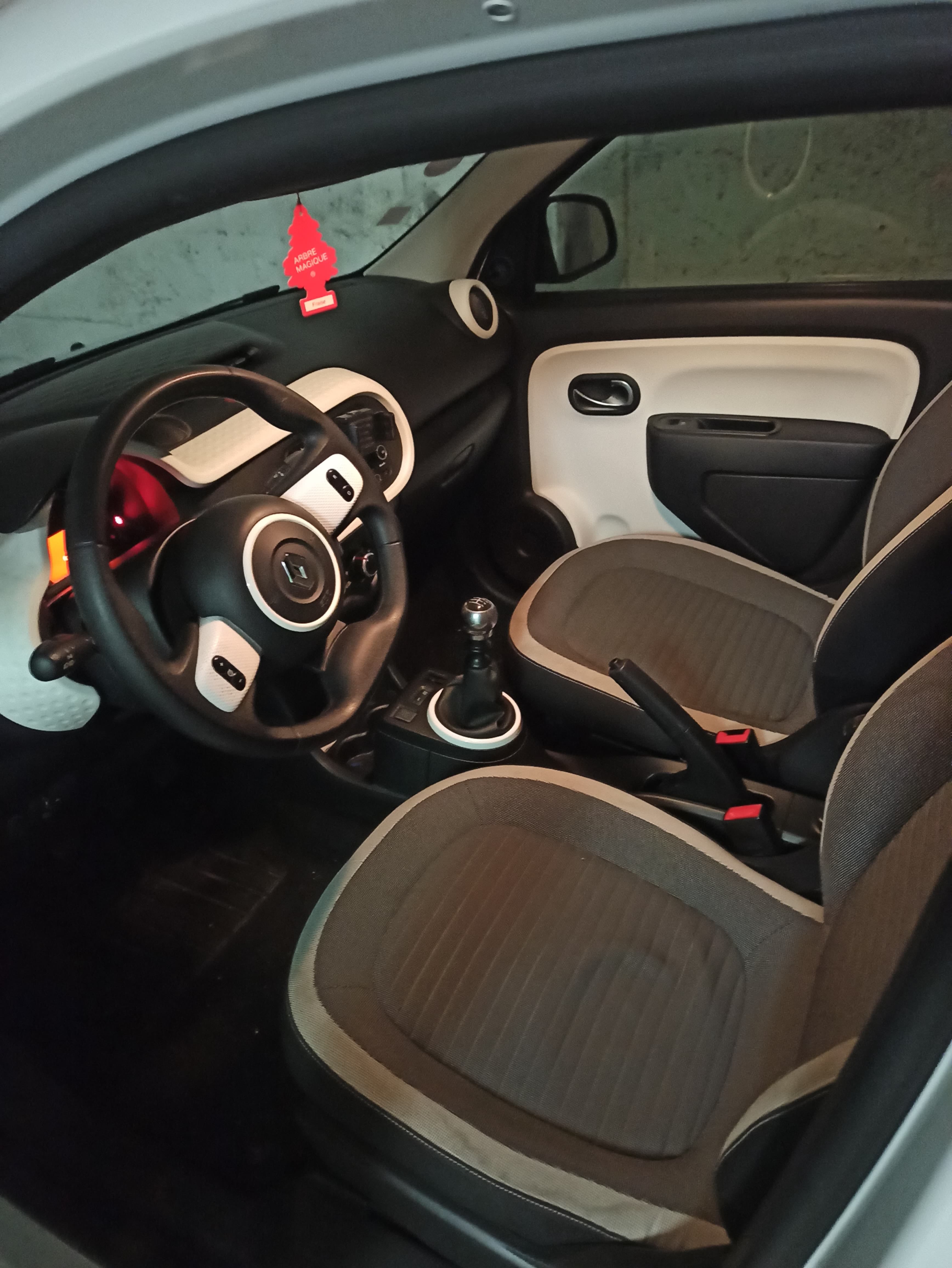Renault Twingo III avec Audio Bluetooth