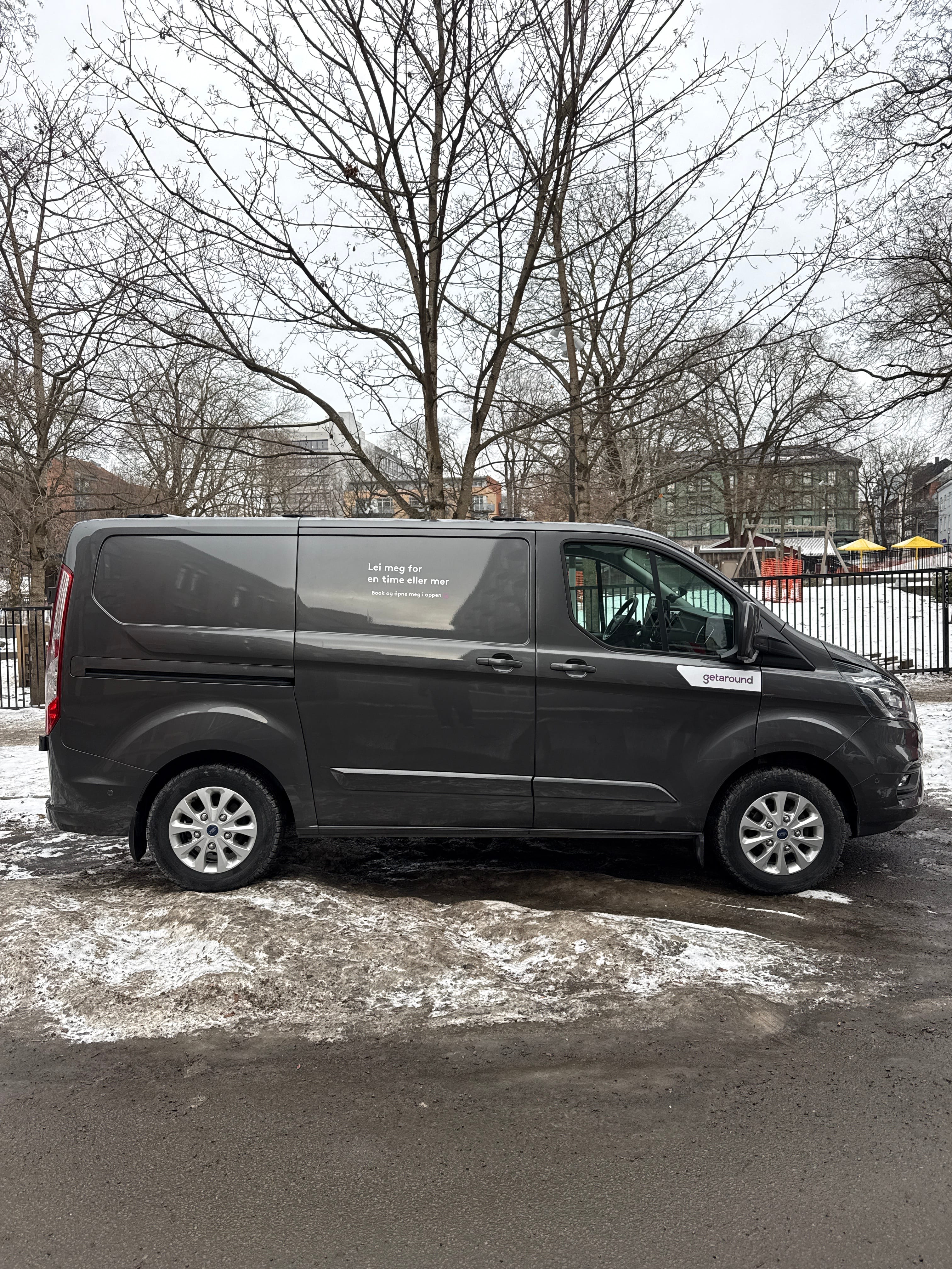 Ford Transit Custom Varebil mit Kindersitz